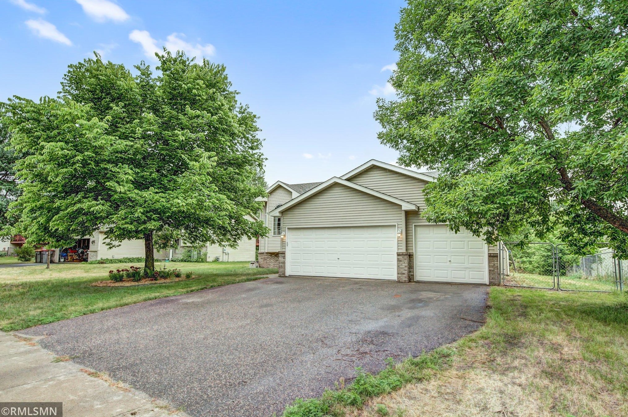 1109 3rd Ave, Isanti, MN 55040-7453