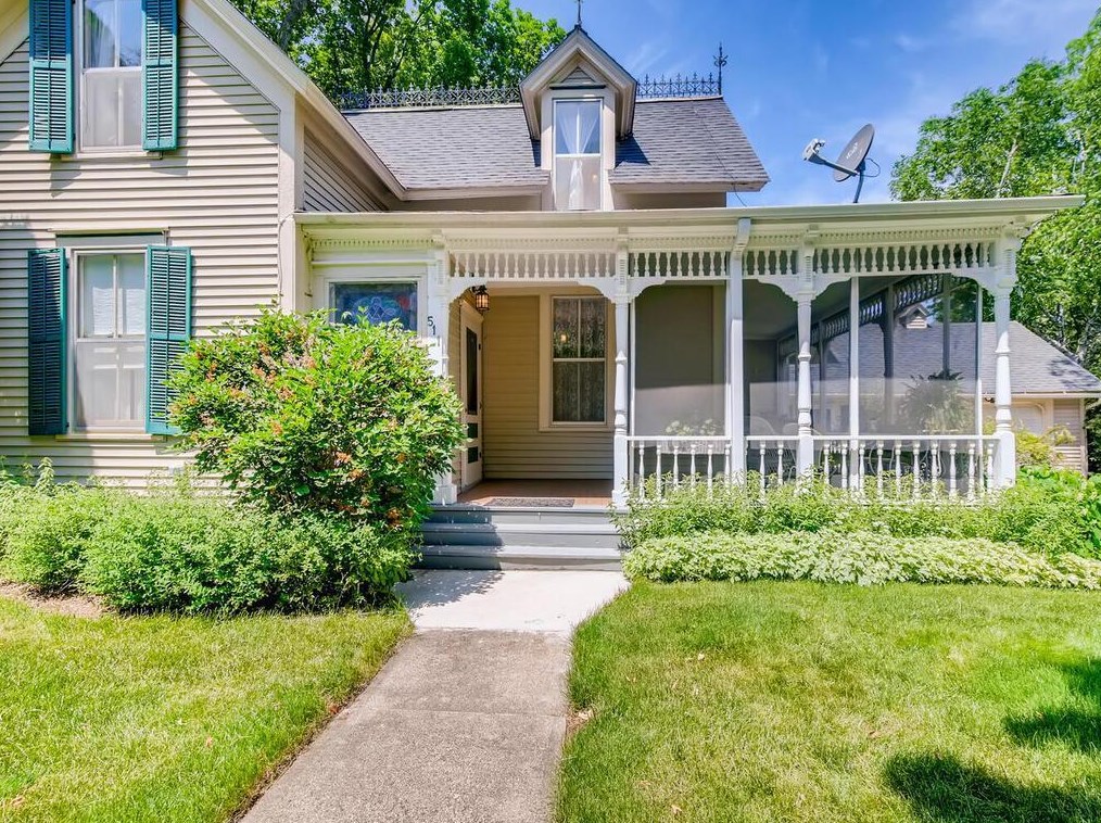 511 River St, East Farmington, WI 54020