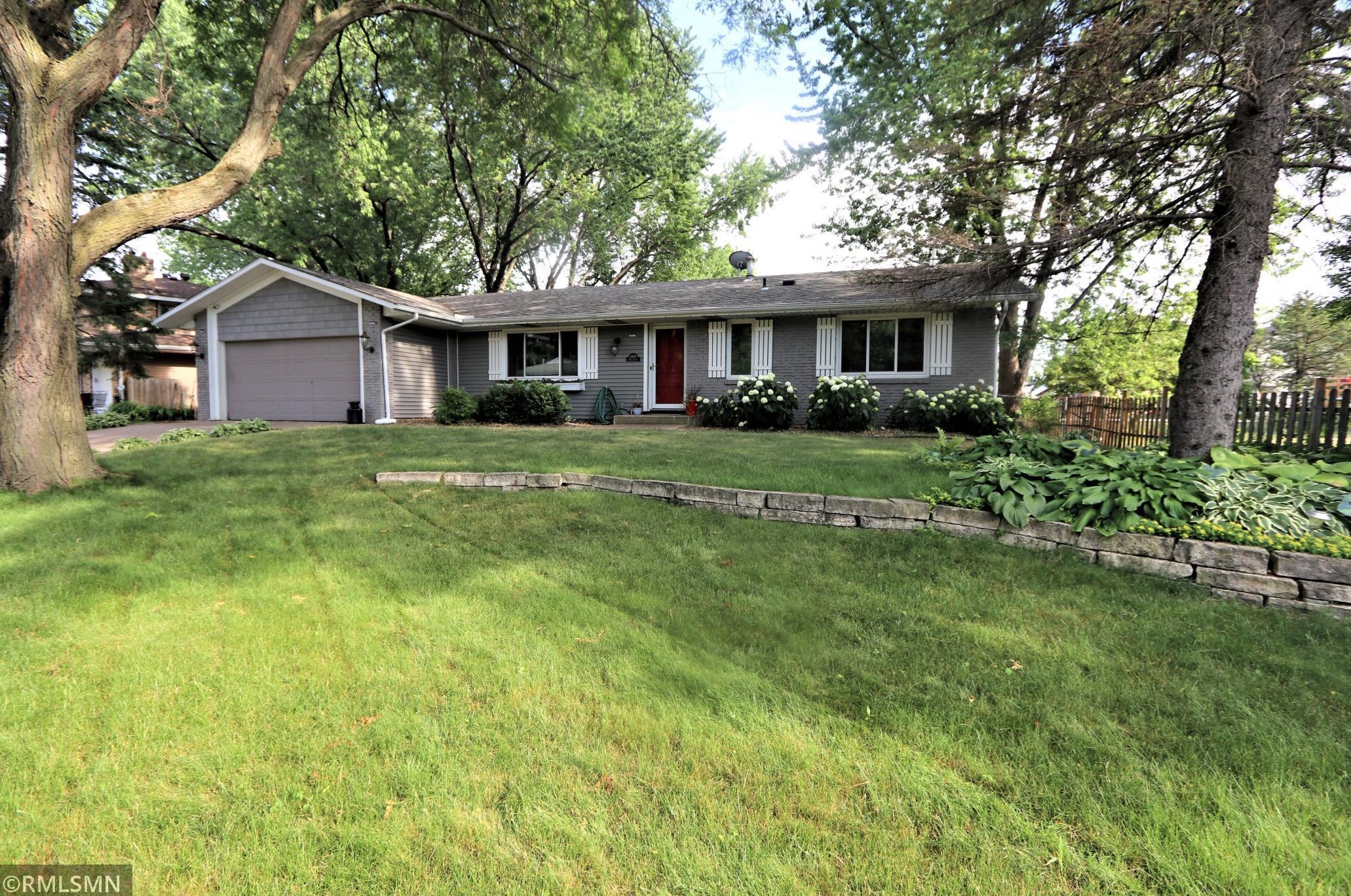 8305 79th St, Cottage Grove, MN 55016-2036