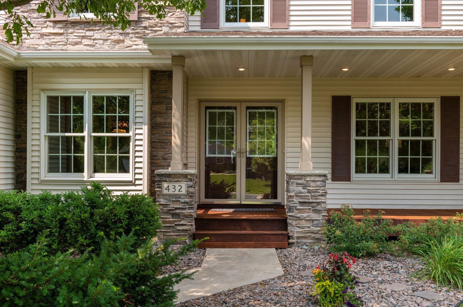432 Summerfield Dr, Chanhassen, MN 55317-7647