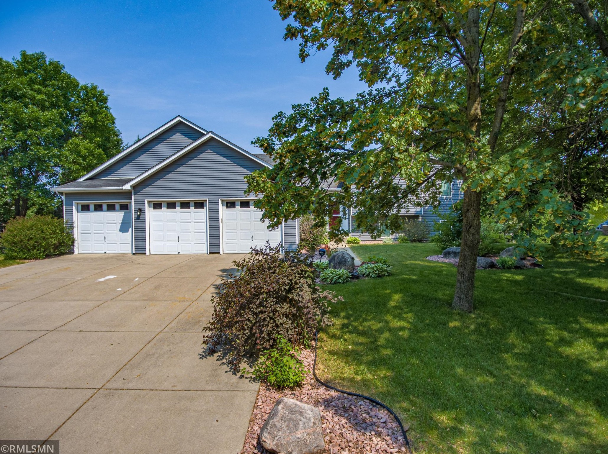2729 Shadow Wood Ct, Chaska, MN 55318