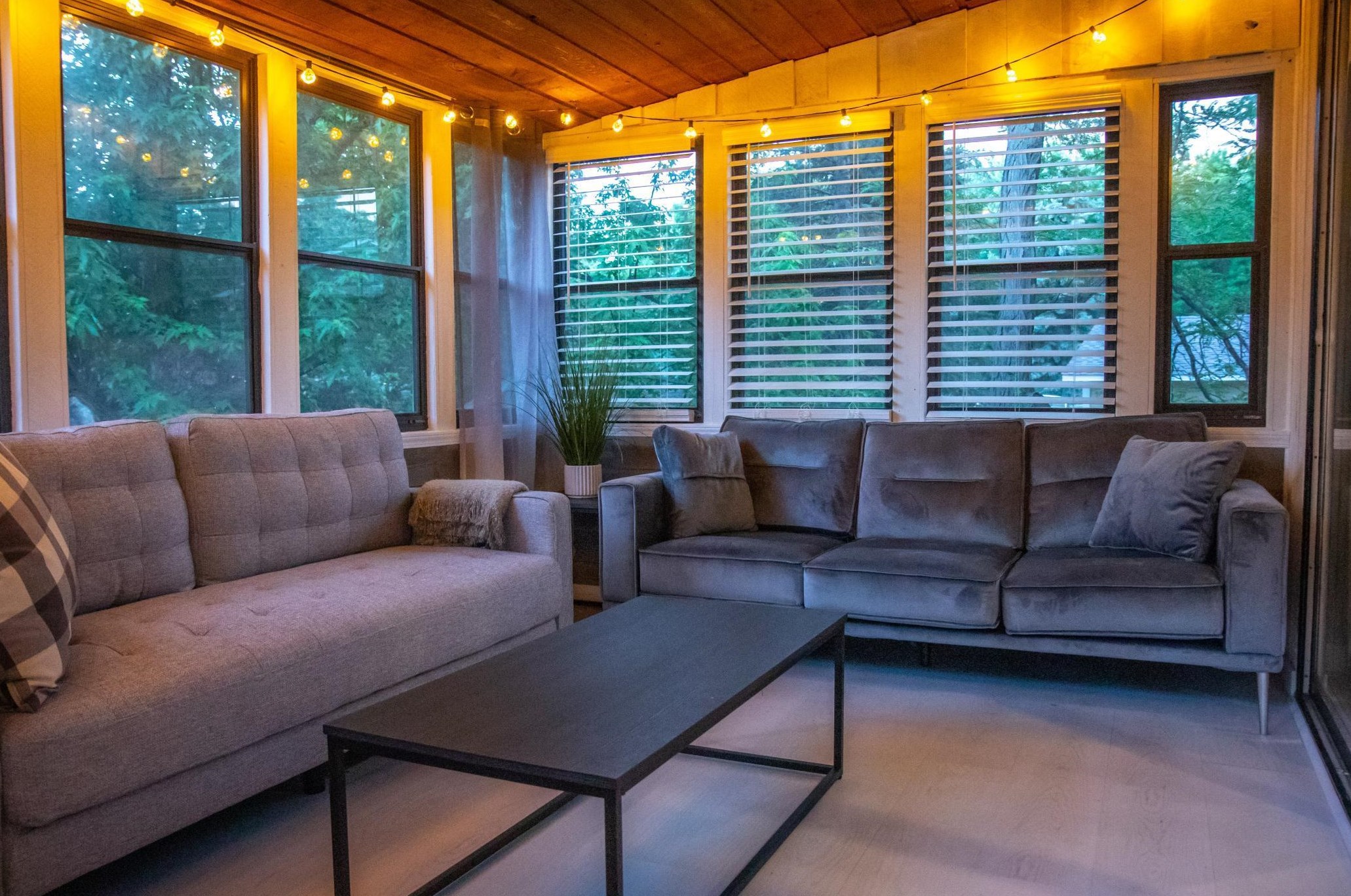 9850 Cromwell Dr, Edina MN  55347-2945 exterior