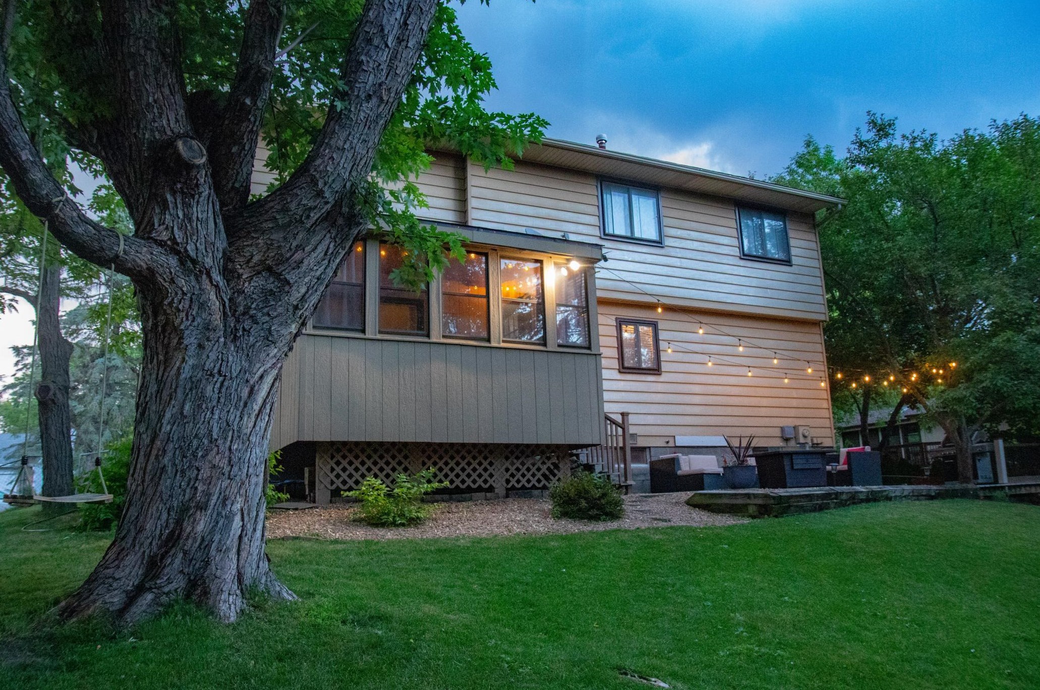 9850 Cromwell Dr, Edina MN  55347-2945 exterior