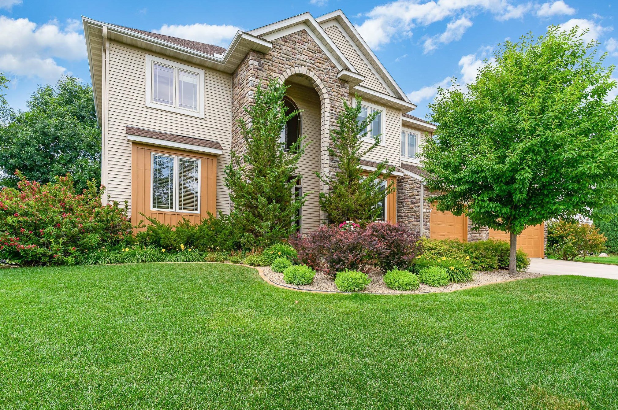 20655 Hazelwood Trl, Lakeville, MN 55044-4678
