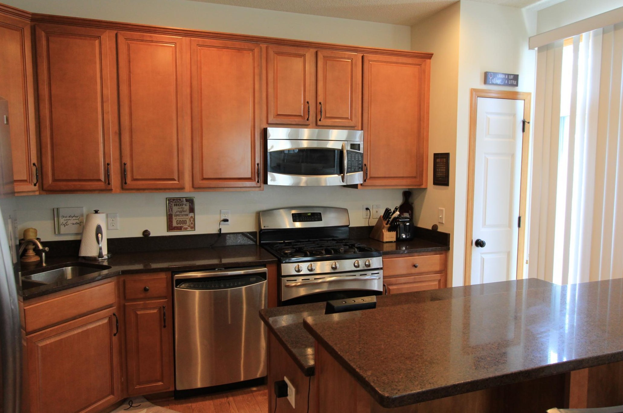 10019 Liatris Ln, Edina, MN 55347-1210