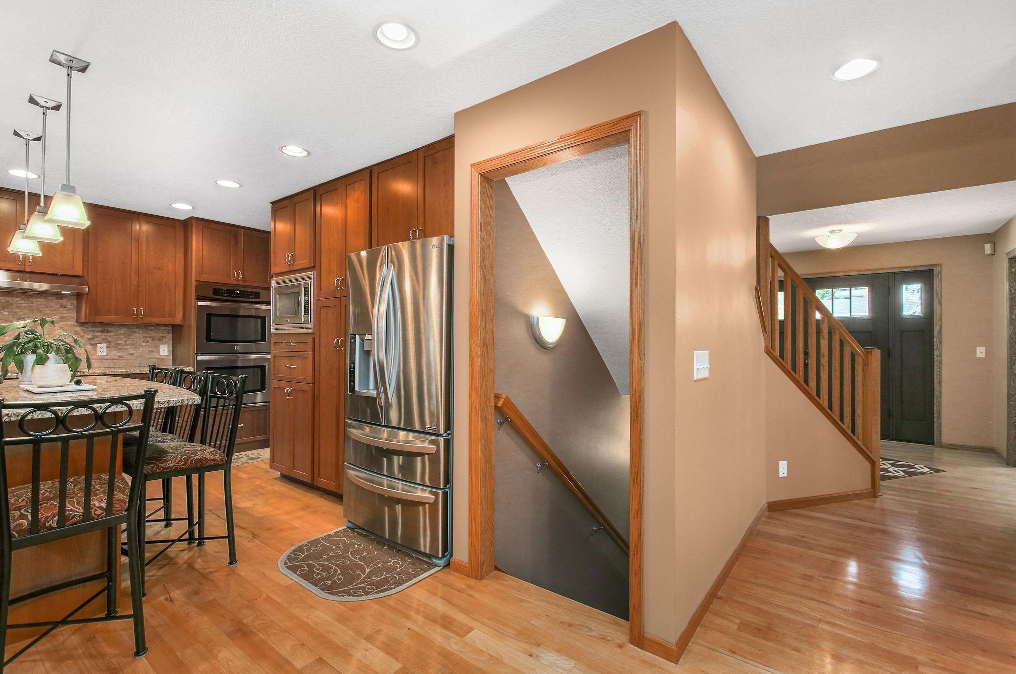 3214 Red Oak Dr, Saint Paul MN  55121-2336 exterior