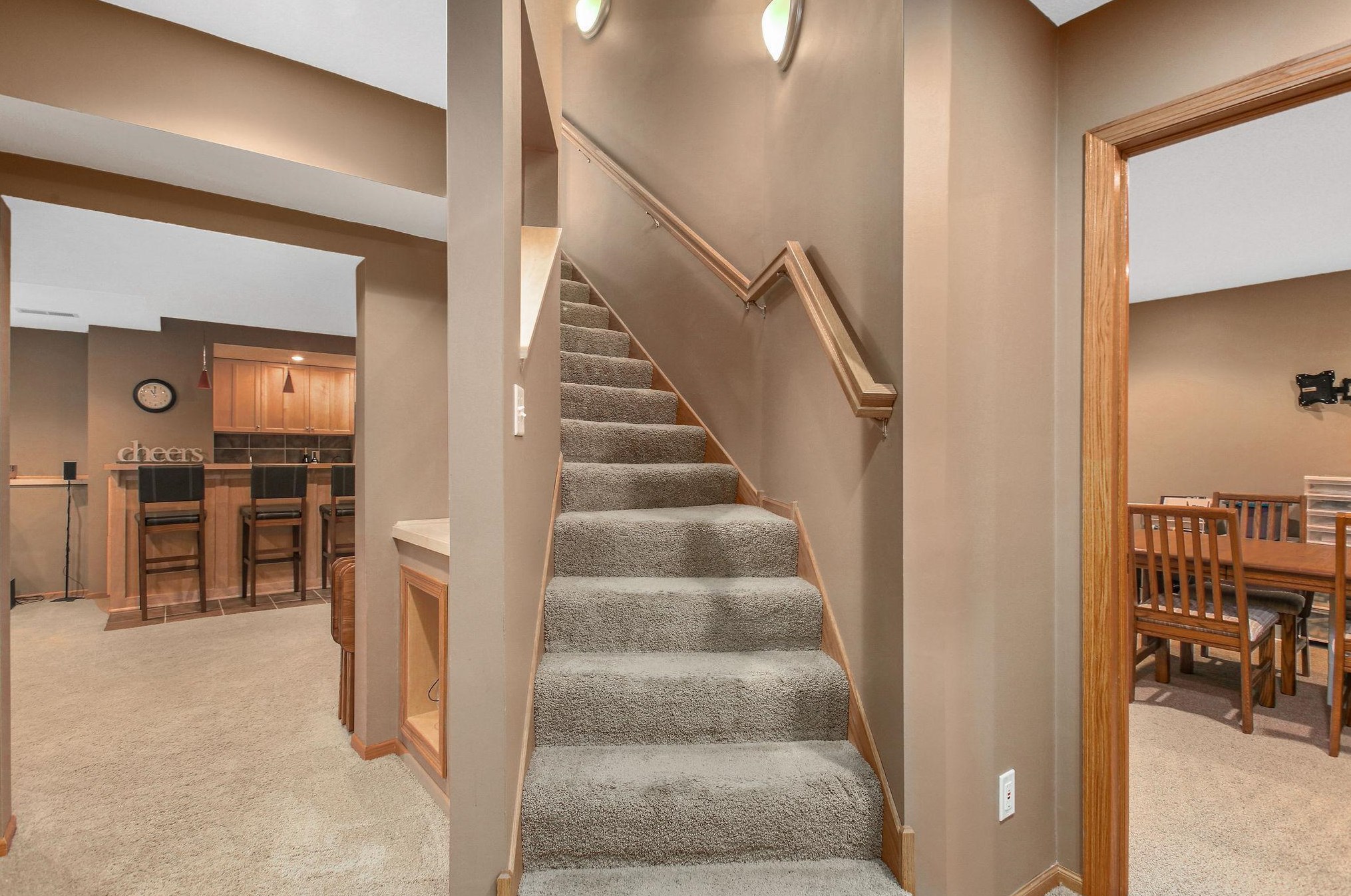 3214 Red Oak Dr, Saint Paul MN  55121-2336 exterior