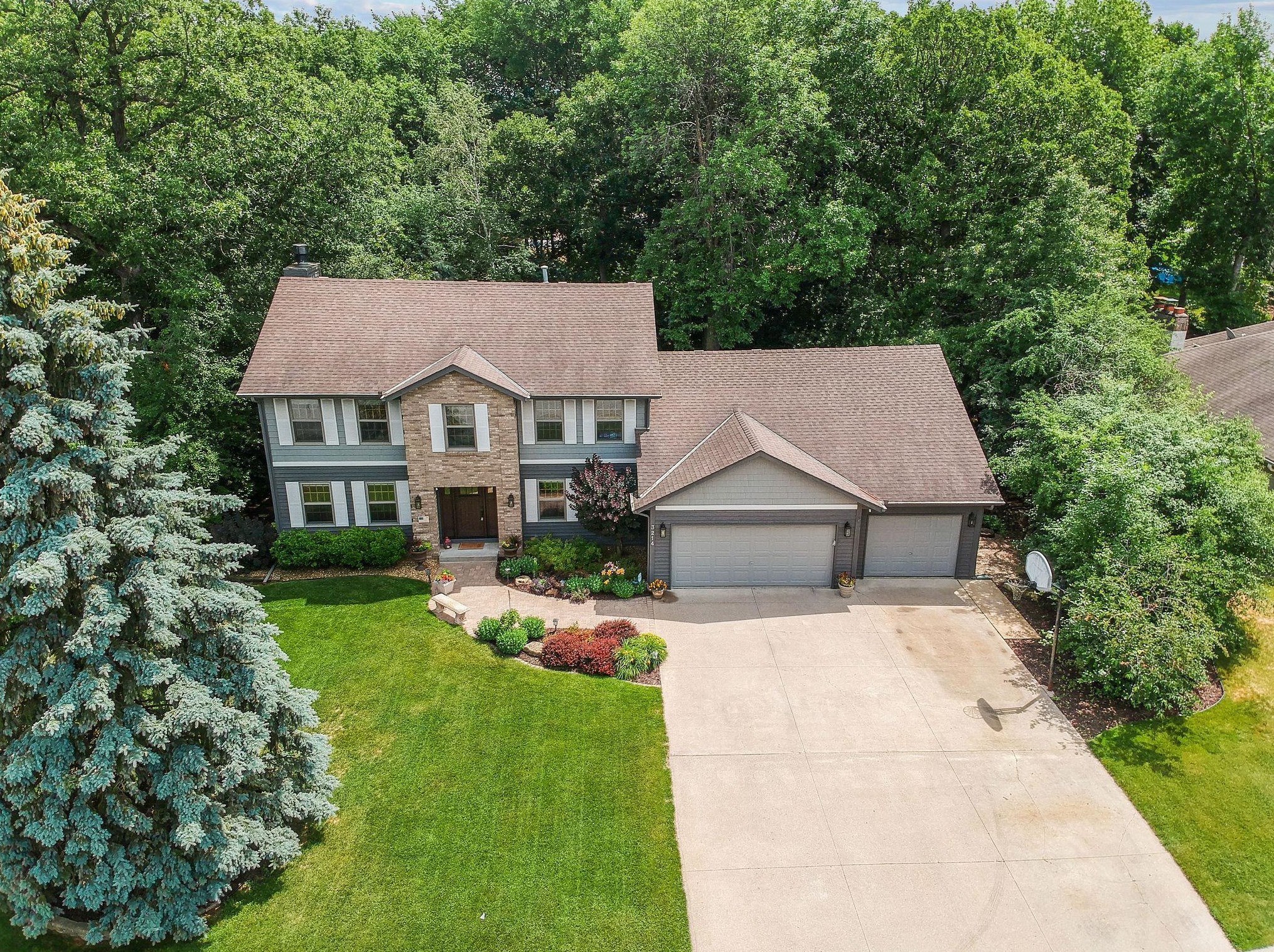 3214 Red Oak Dr, Saint Paul MN  55121-2336 exterior