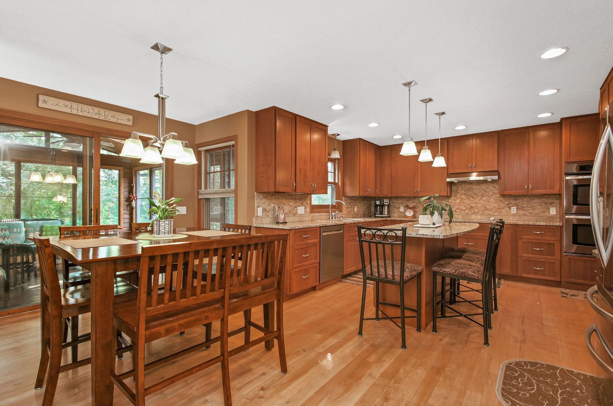 3214 Red Oak Dr, Saint Paul MN  55121-2336 exterior