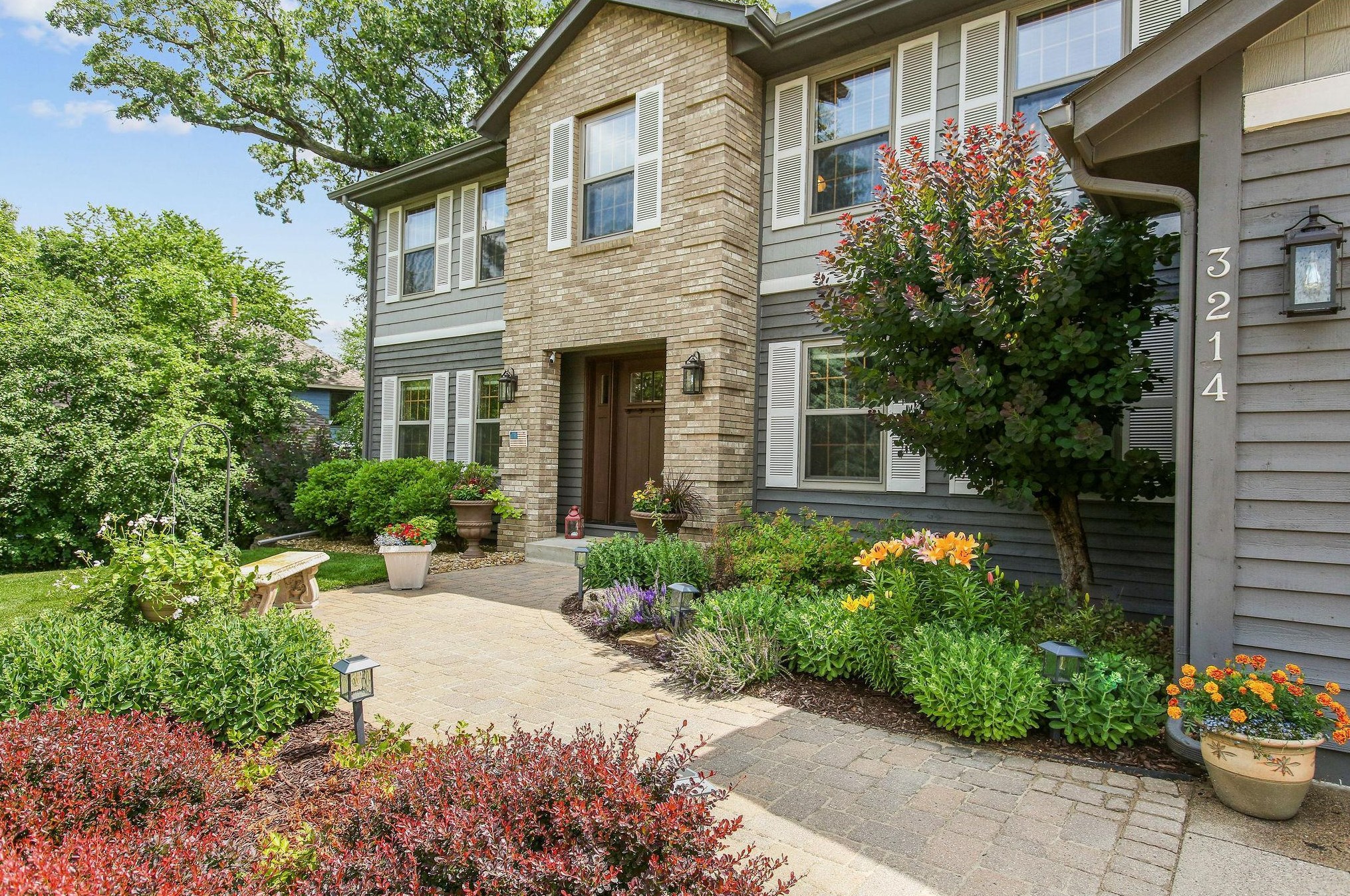 3214 Red Oak Dr, Saint Paul MN  55121-2336 exterior