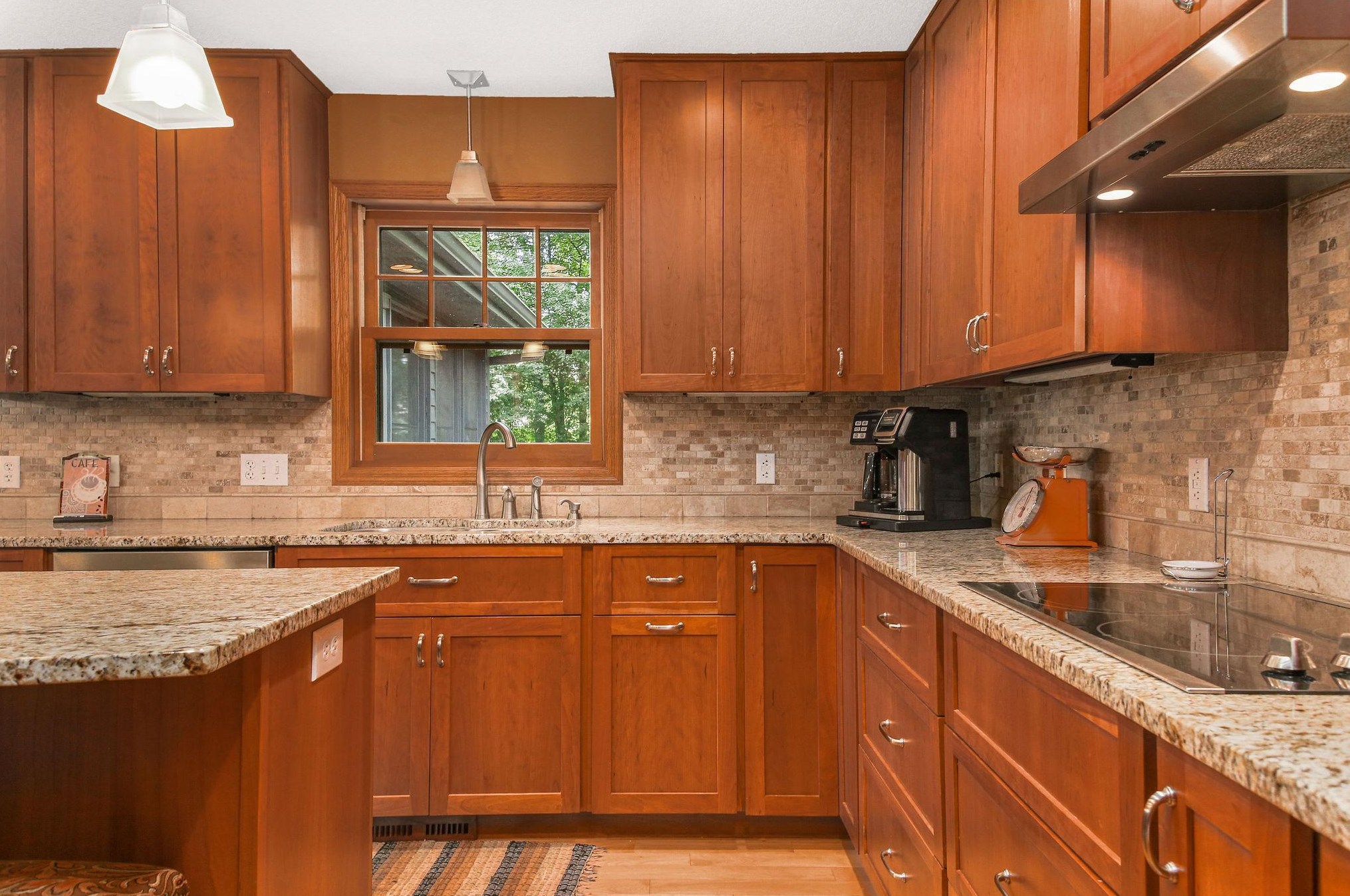 3214 Red Oak Dr, Saint Paul MN  55121-2336 exterior