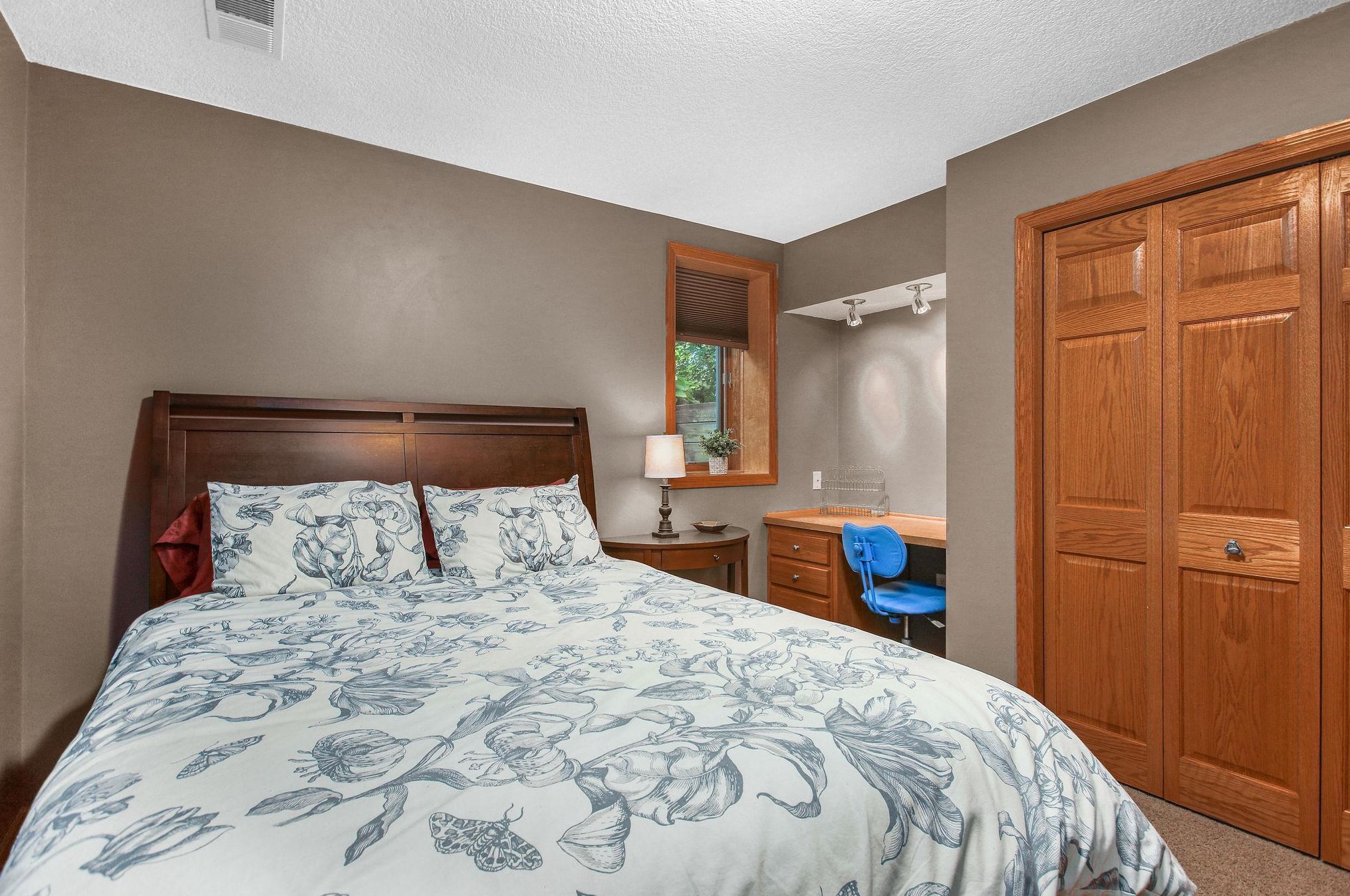 3214 Red Oak Dr, Saint Paul MN  55121-2336 exterior