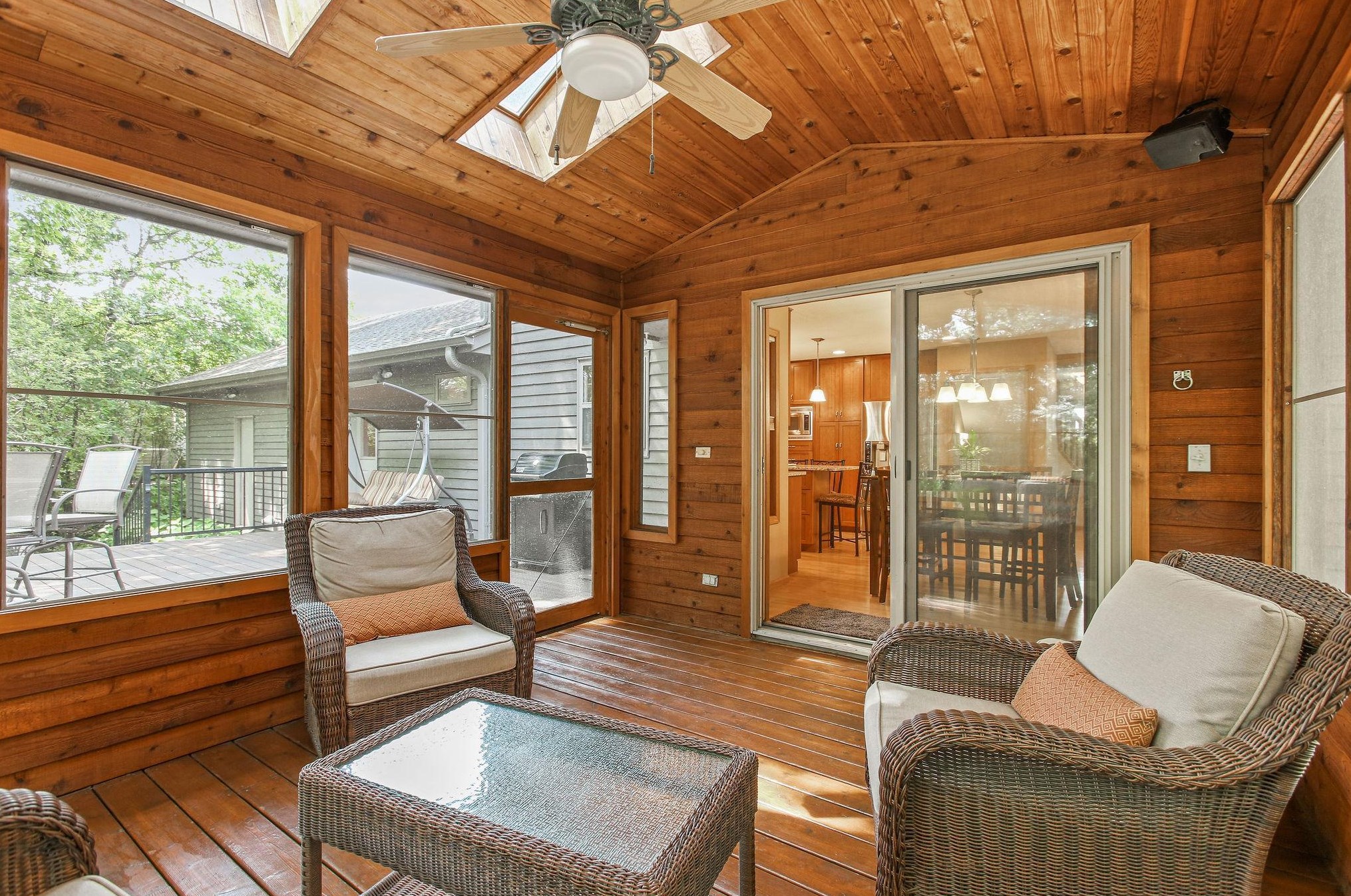 3214 Red Oak Dr, Saint Paul MN  55121-2336 exterior