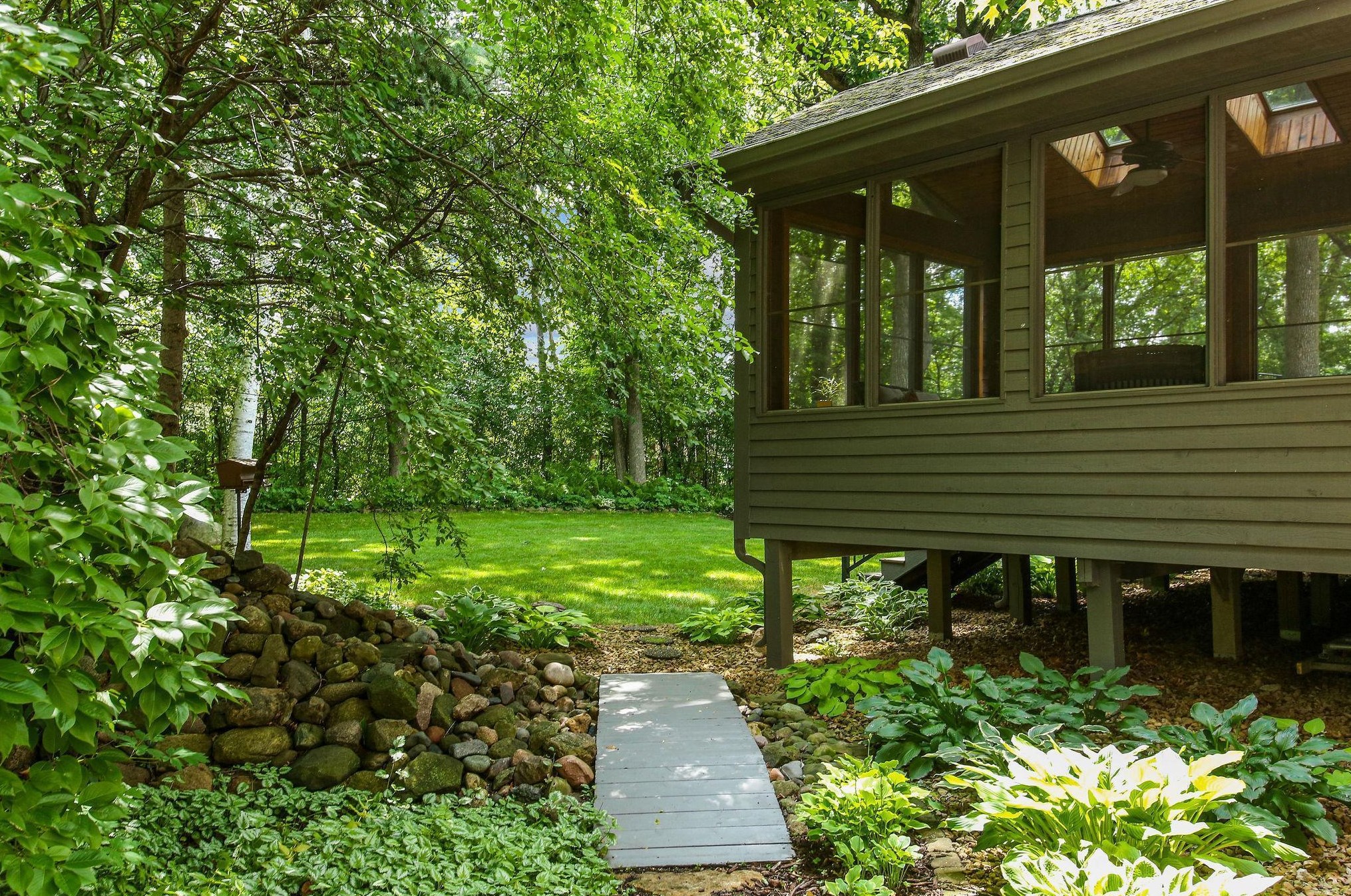 3214 Red Oak Dr, Saint Paul MN  55121-2336 exterior