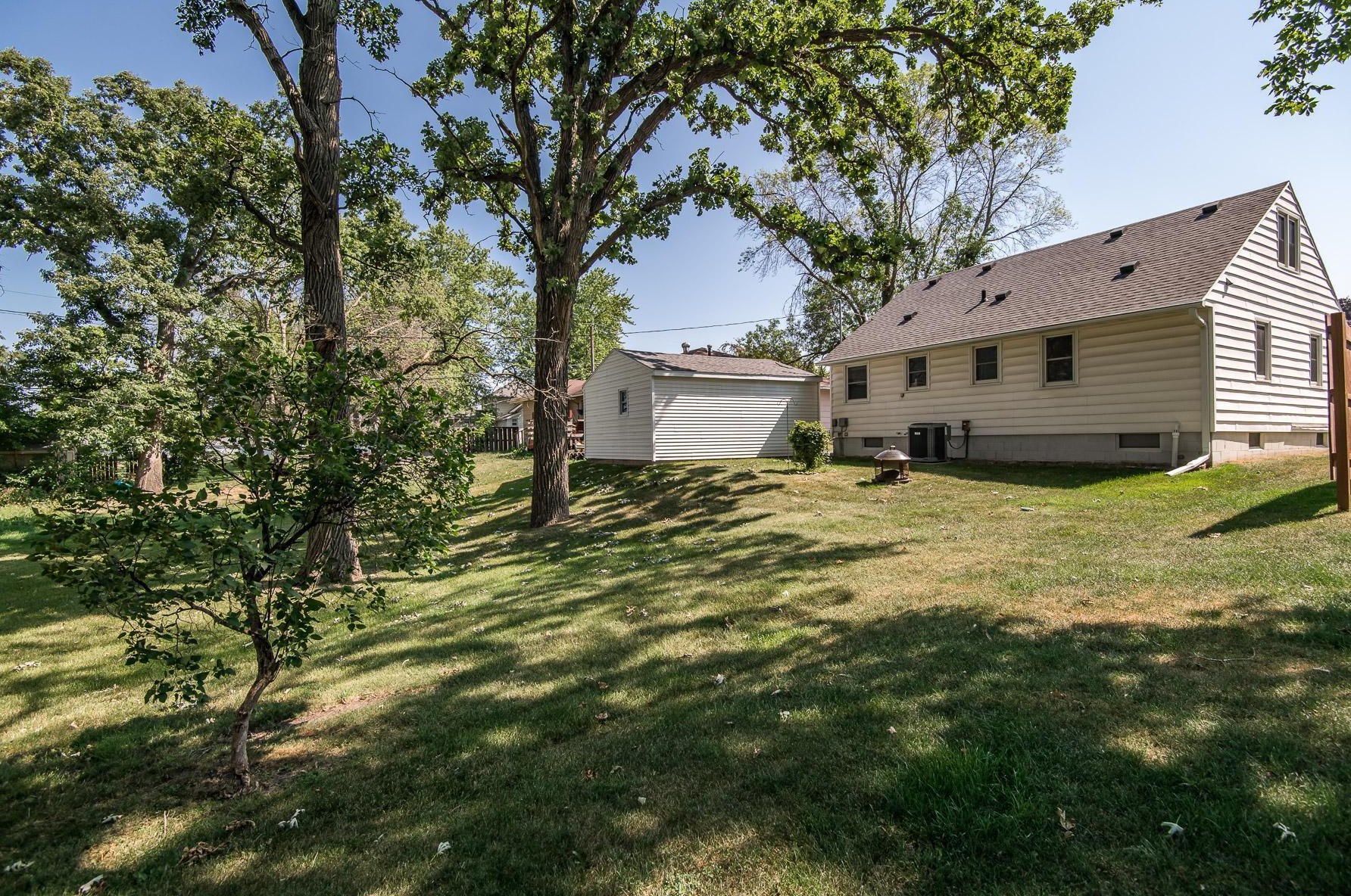 415 3rd Ave, Pleasant Grove, MN 55976-1324