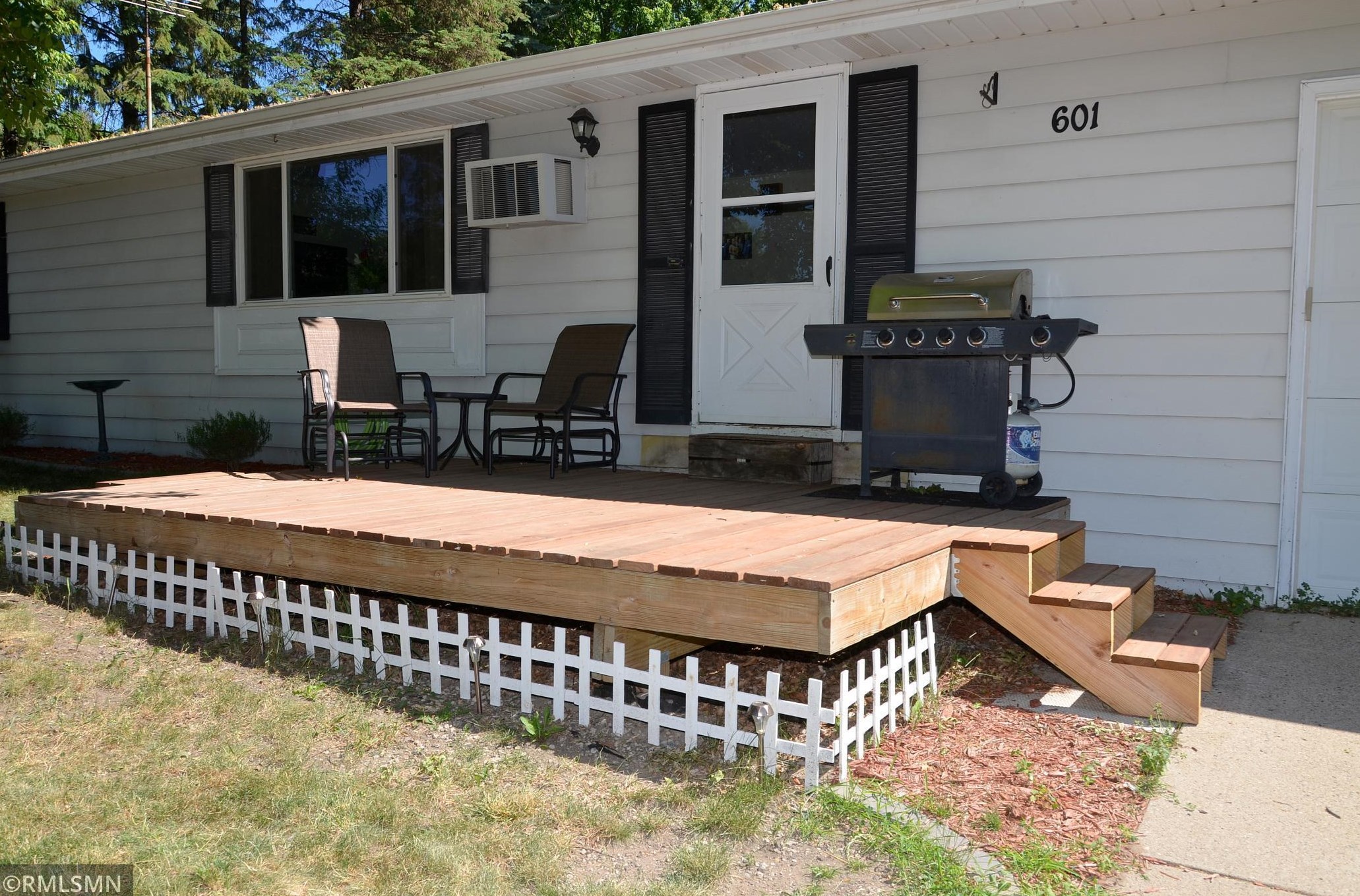 601 1st St, Maple Lake, MN 55358-3471