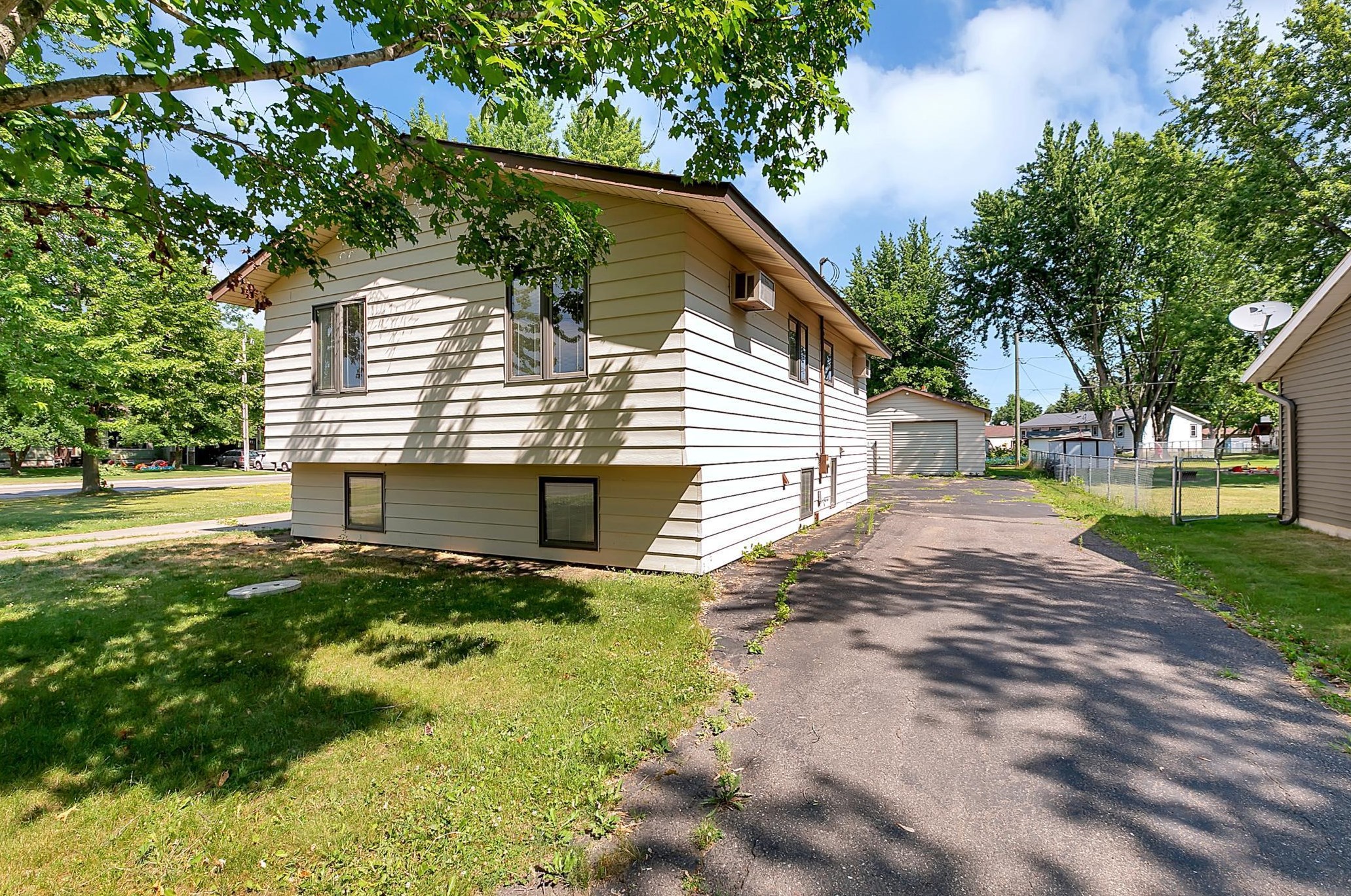 237 Elm Dr, Foley, MN 56329