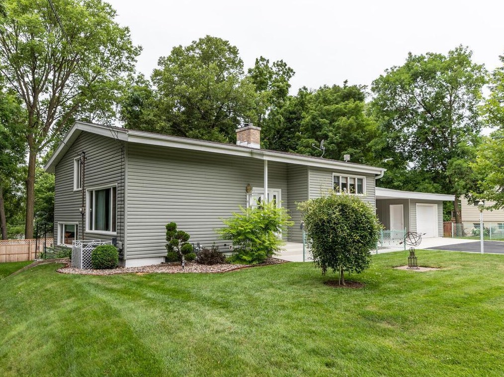 517 Park St Se, Cummingsville, MN 55923