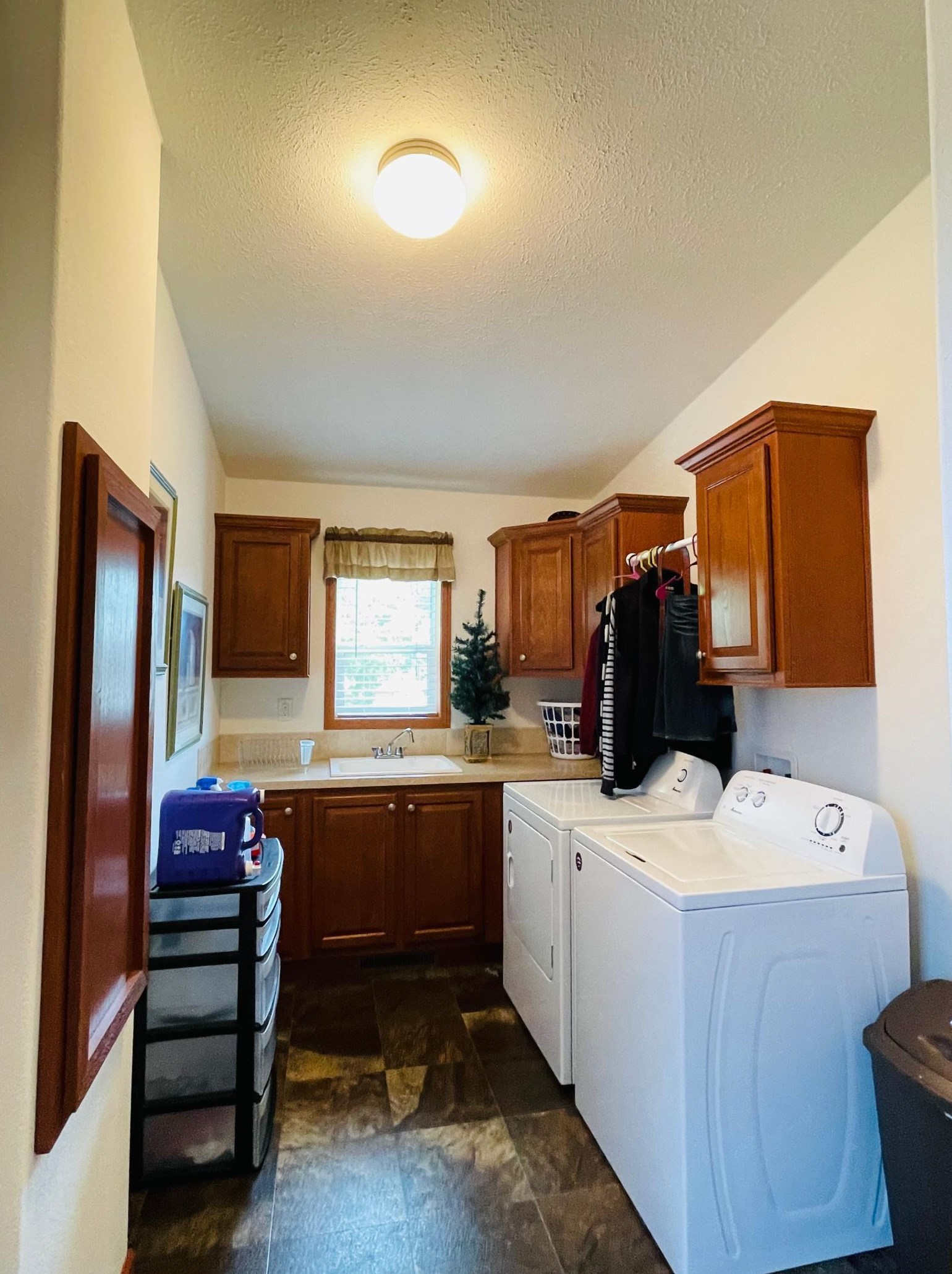 205 Elizabeth Ave, Oakland MN  56007-2537 exterior