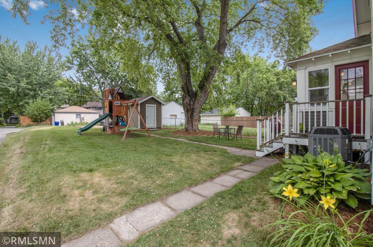 655 Sherwood Ave, Saint Paul MN  55106-1712 exterior
