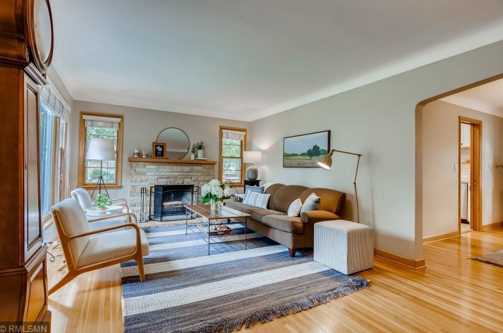 931 Montana Ave, Saint Paul, MN 55117-3318