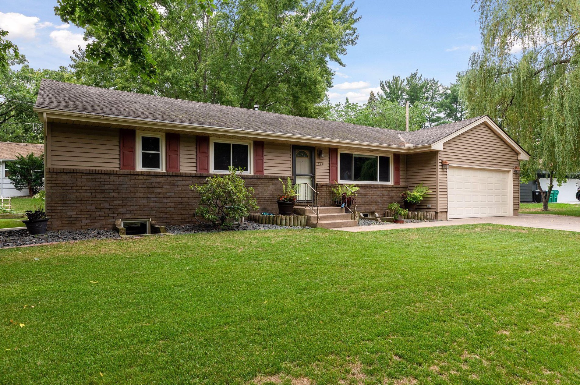 528 Western St, Anoka, MN 55303-2005