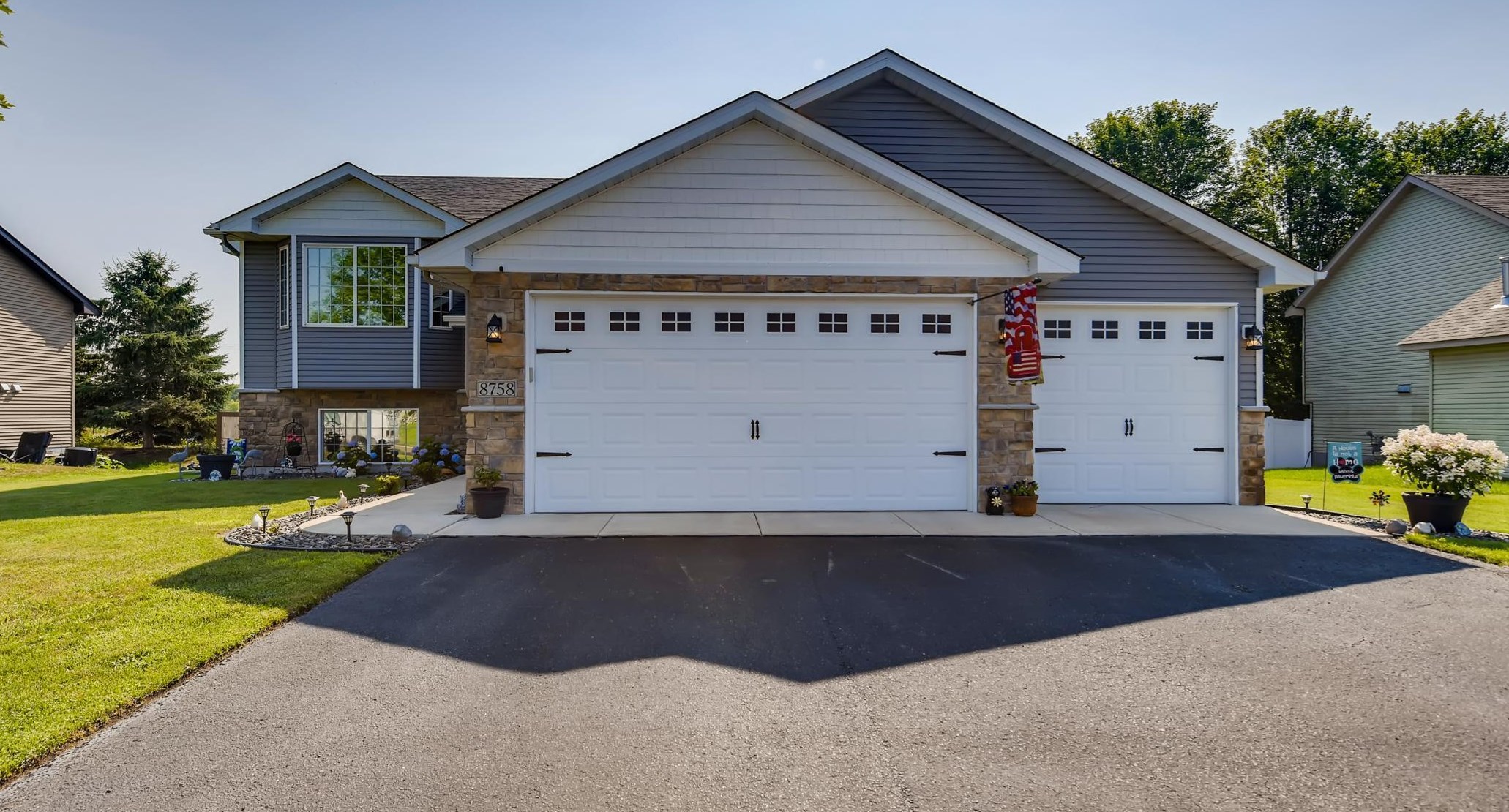 8758 Preserve Blvd, Chisago City, MN 55013-8514