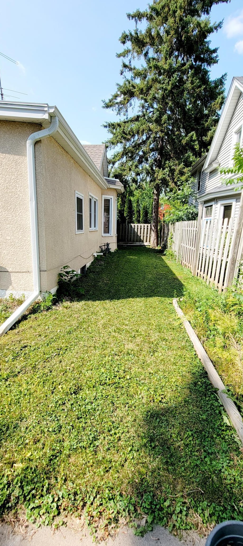 962 Reaney Ave, Saint Paul MN  55106-3847 exterior
