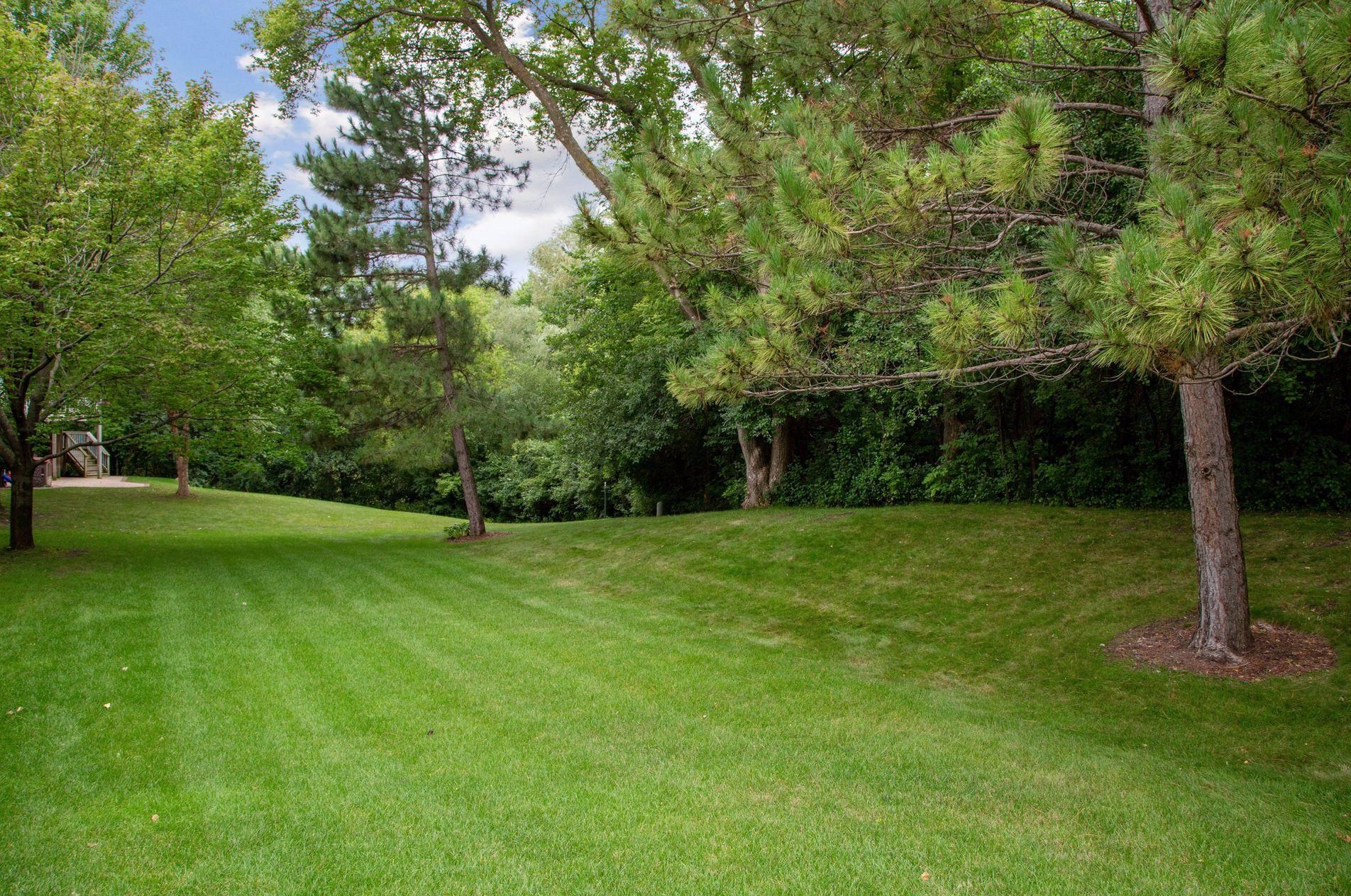 9039 Gould Rd, Edina MN  55347-3362 exterior