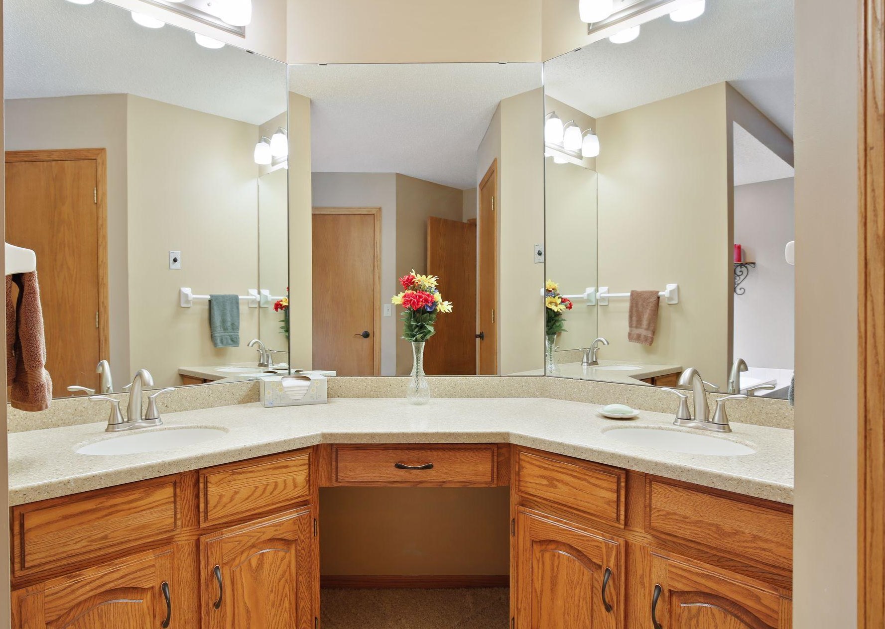 9039 Gould Rd, Edina MN  55347-3362 exterior