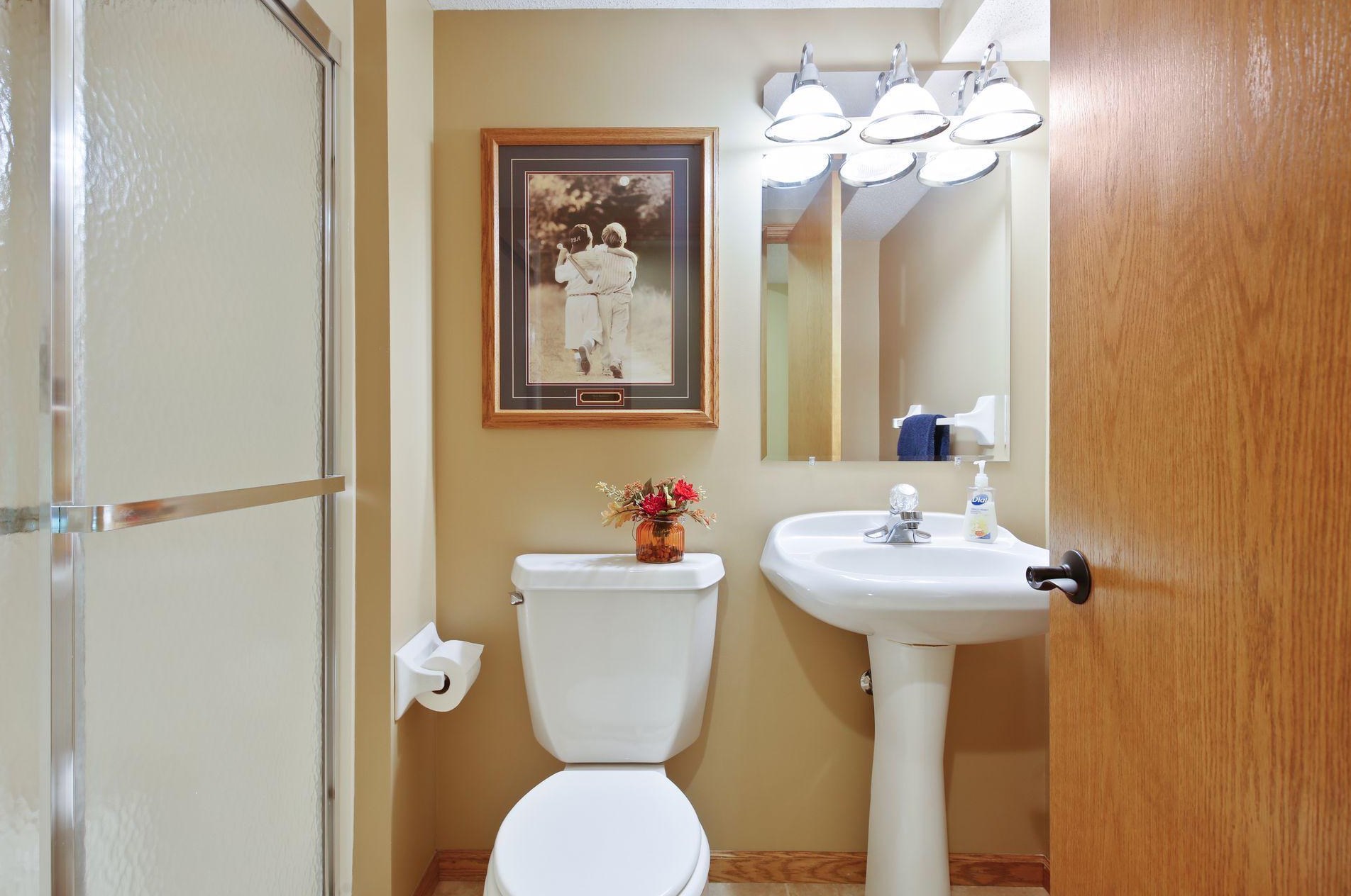 9039 Gould Rd, Edina MN  55347-3362 exterior