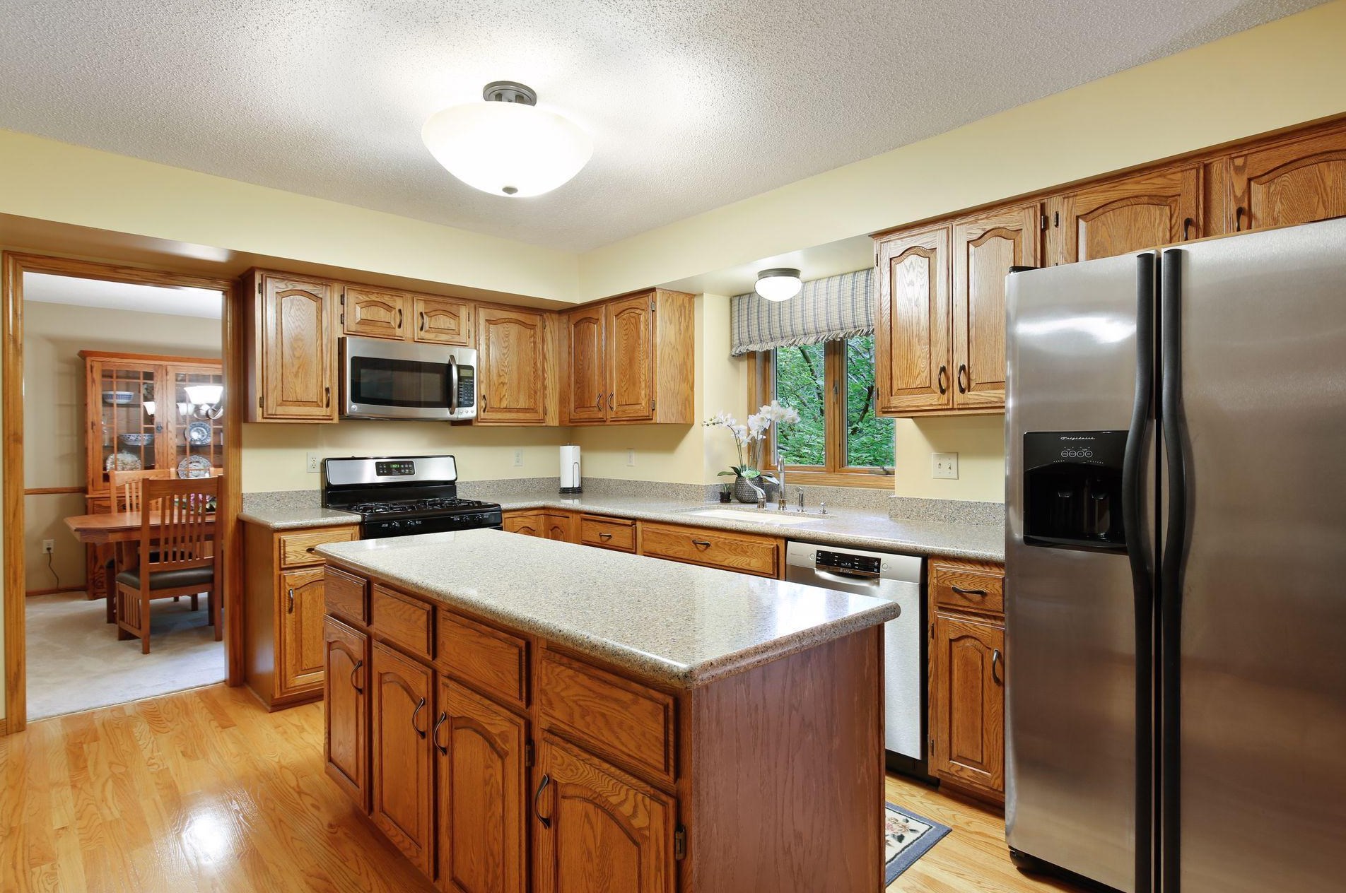 9039 Gould Rd, Edina MN  55347-3362 exterior