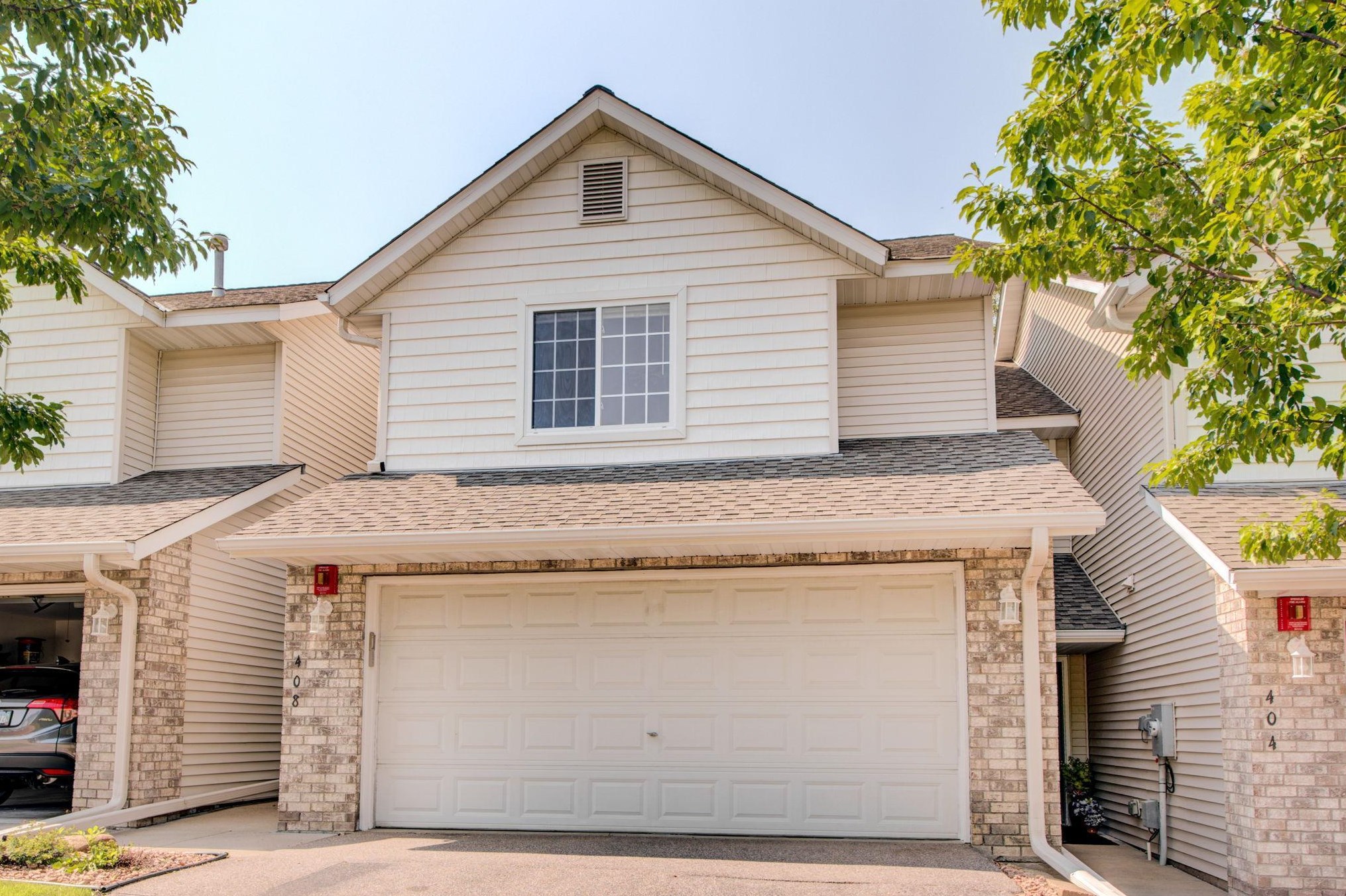 408 Pleasant Ln, Chaska, MN 55318