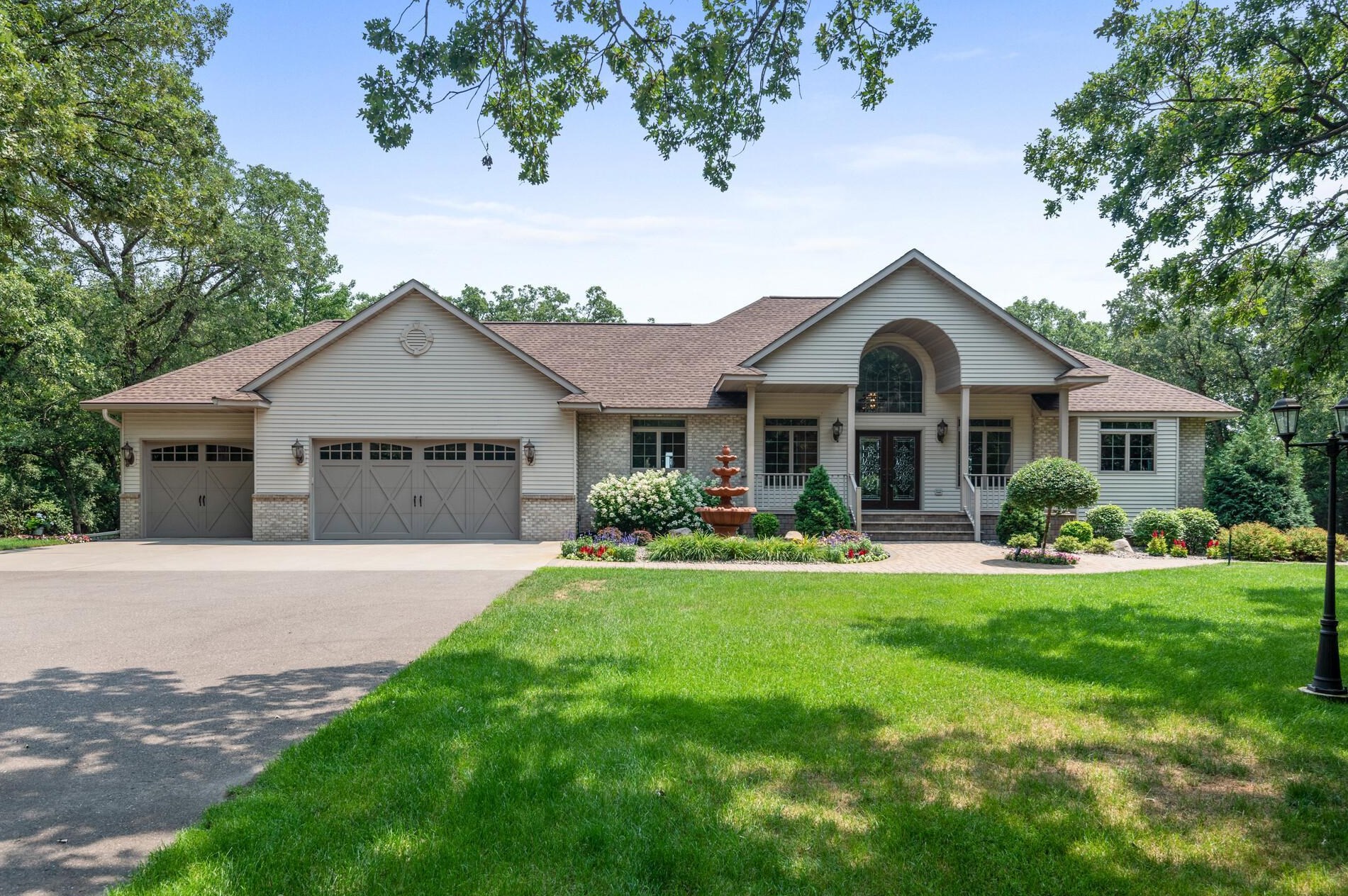 9393 State St, Clear Lake, MN 55319-4504