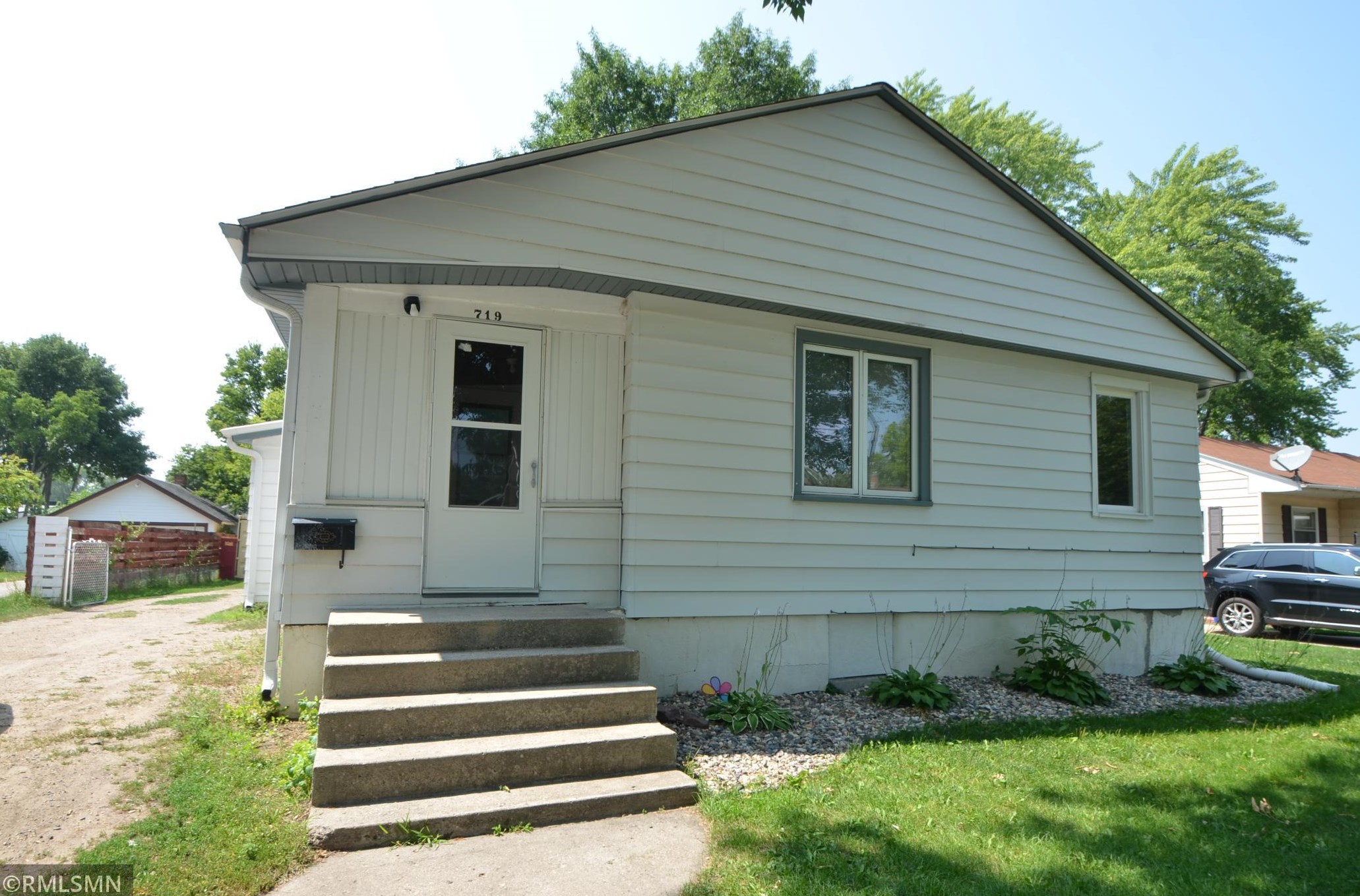 719 N Marshall Ave, Litchfield, MN 55355