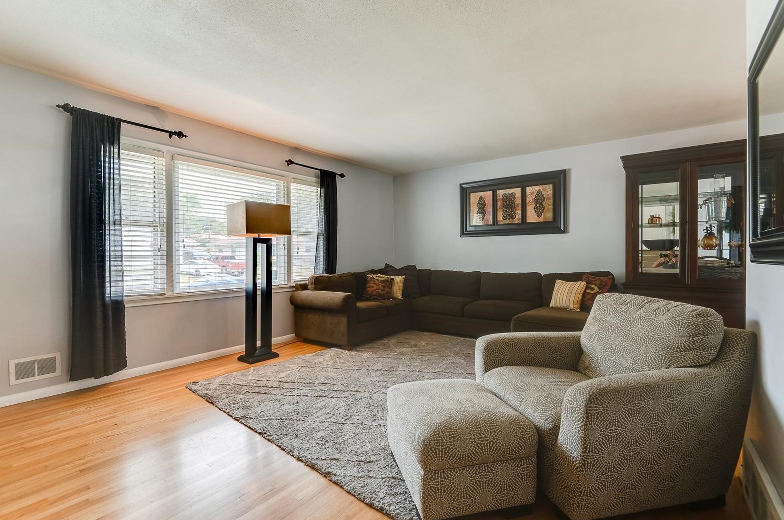 1545 Winchell St, Saint Paul MN  55106-1451 exterior