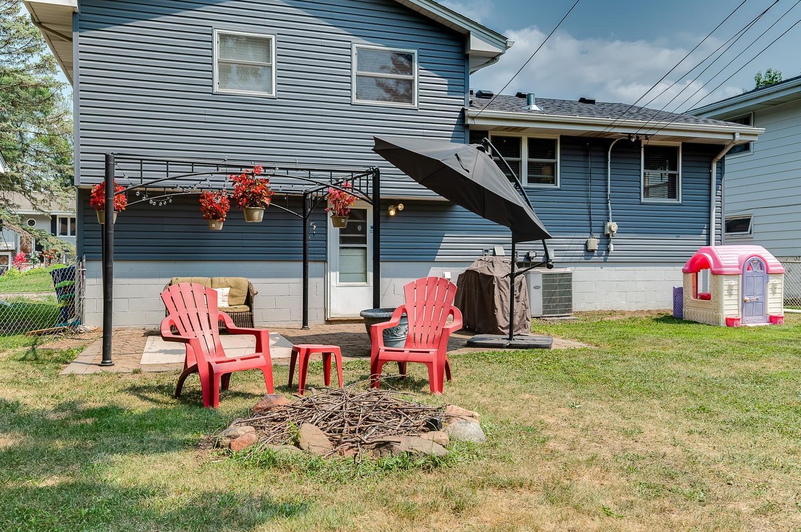 1545 Winchell St, Saint Paul MN  55106-1451 exterior