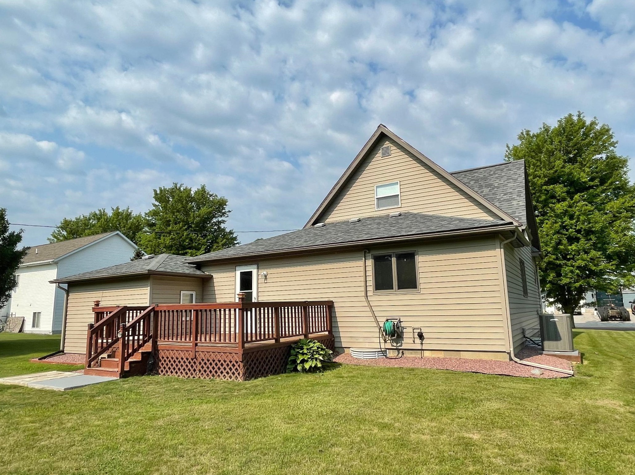108 Dewey Ave S, Comfrey, MN 56019