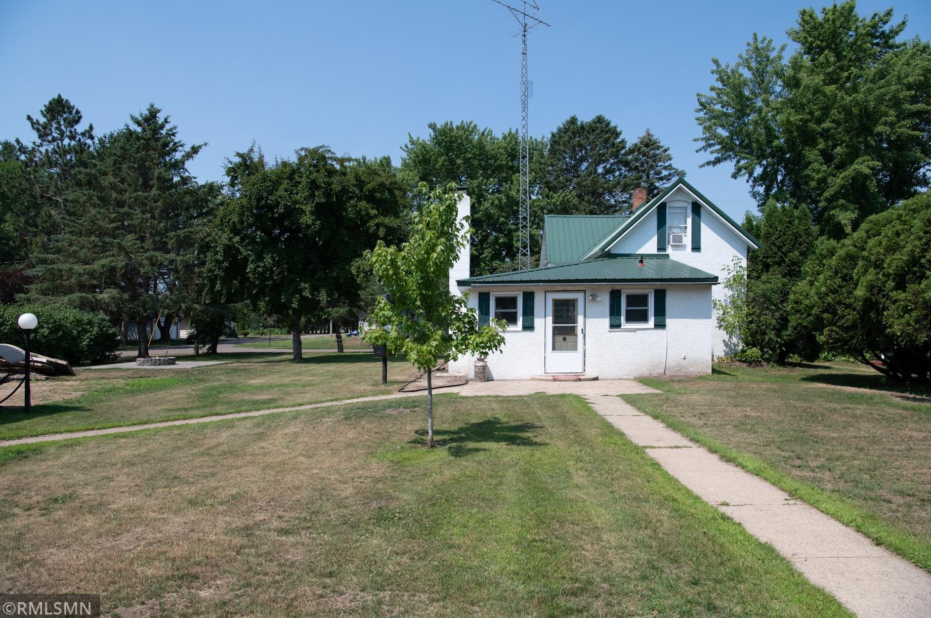 318 3rd Ave S, Bowlus, MN 56314