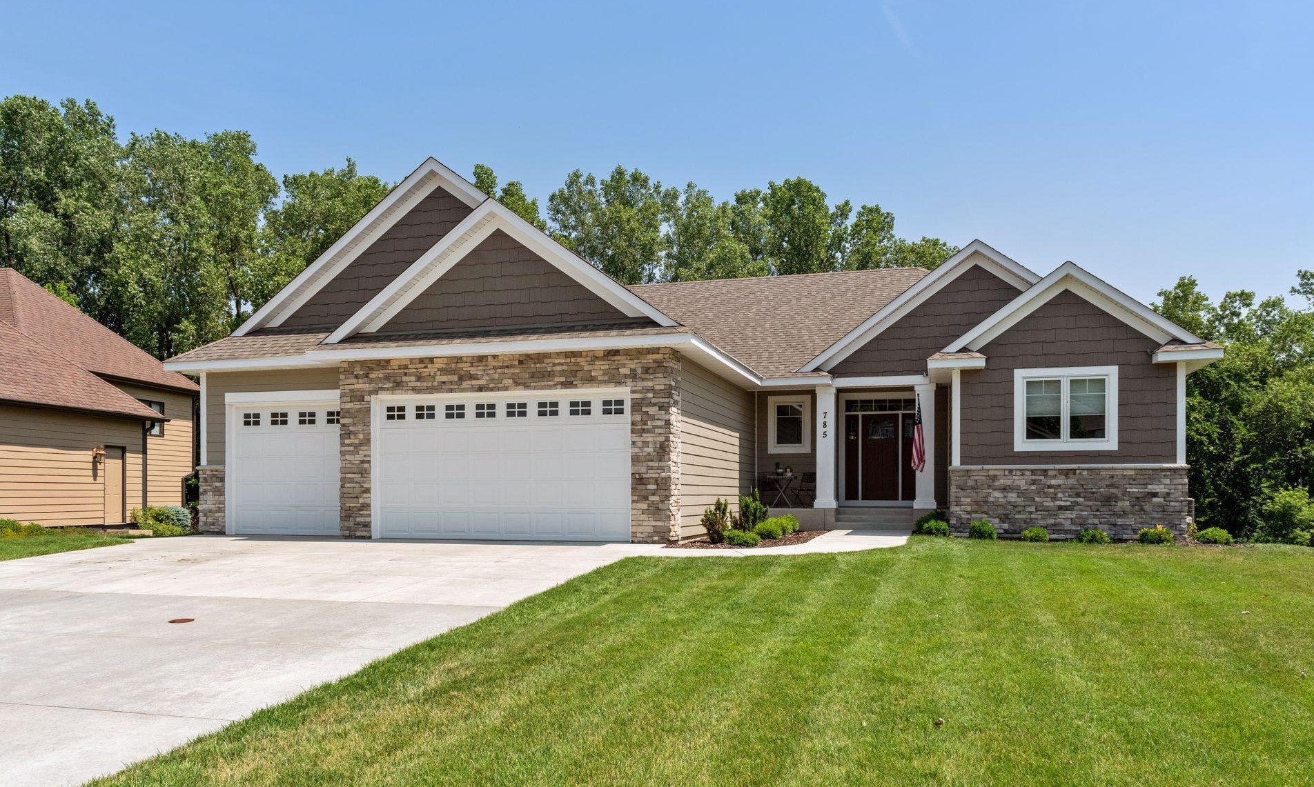 785 Oday Dr, Jordan, MN 55352