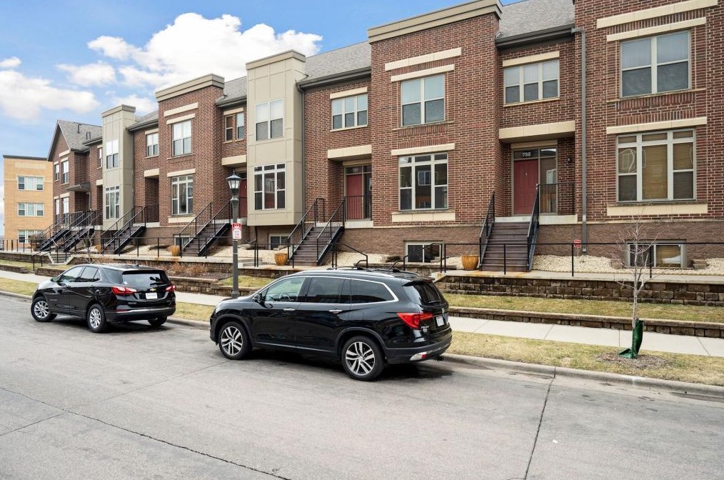 735 Victoria St, Saint Paul MN  55102-1636 exterior