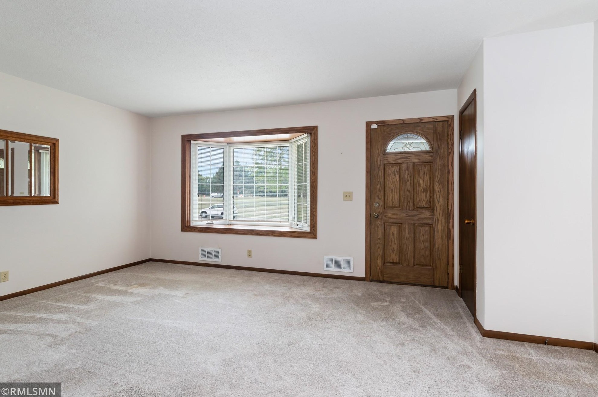 8953 Indahl Ave, Cottage Grove MN  55016-3346 exterior