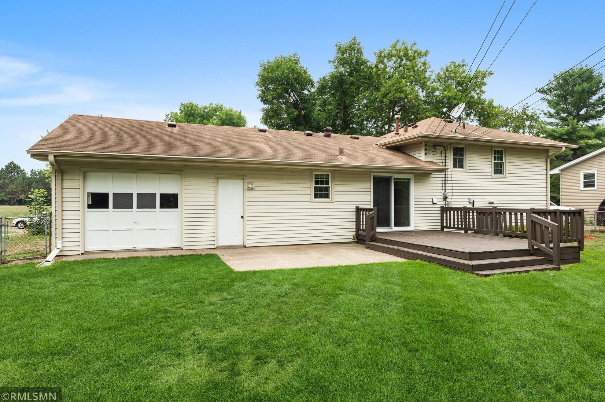 8953 Indahl Ave, Cottage Grove, MN 55016-3346