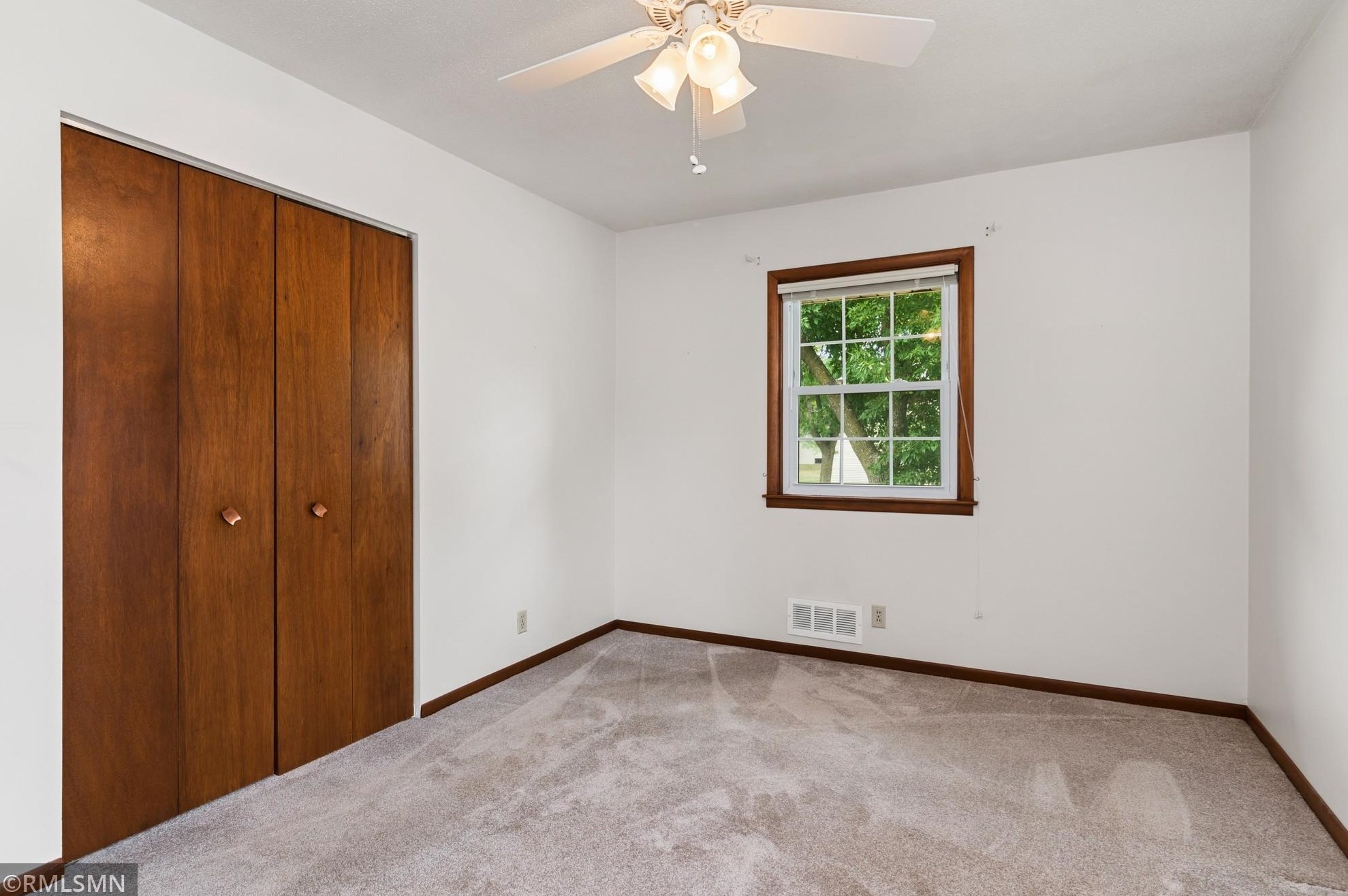 8953 Indahl Ave, Cottage Grove MN  55016-3346 exterior