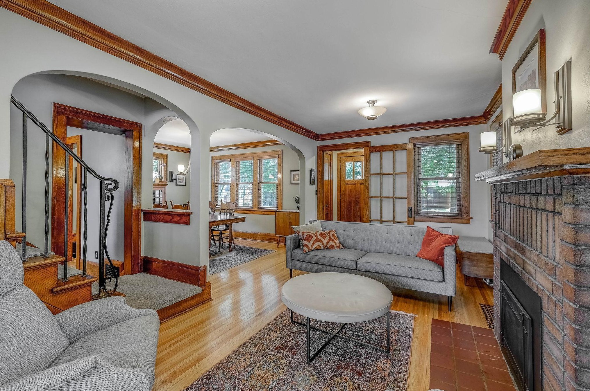 417 Warwick St, Saint Paul, MN 55105-2546