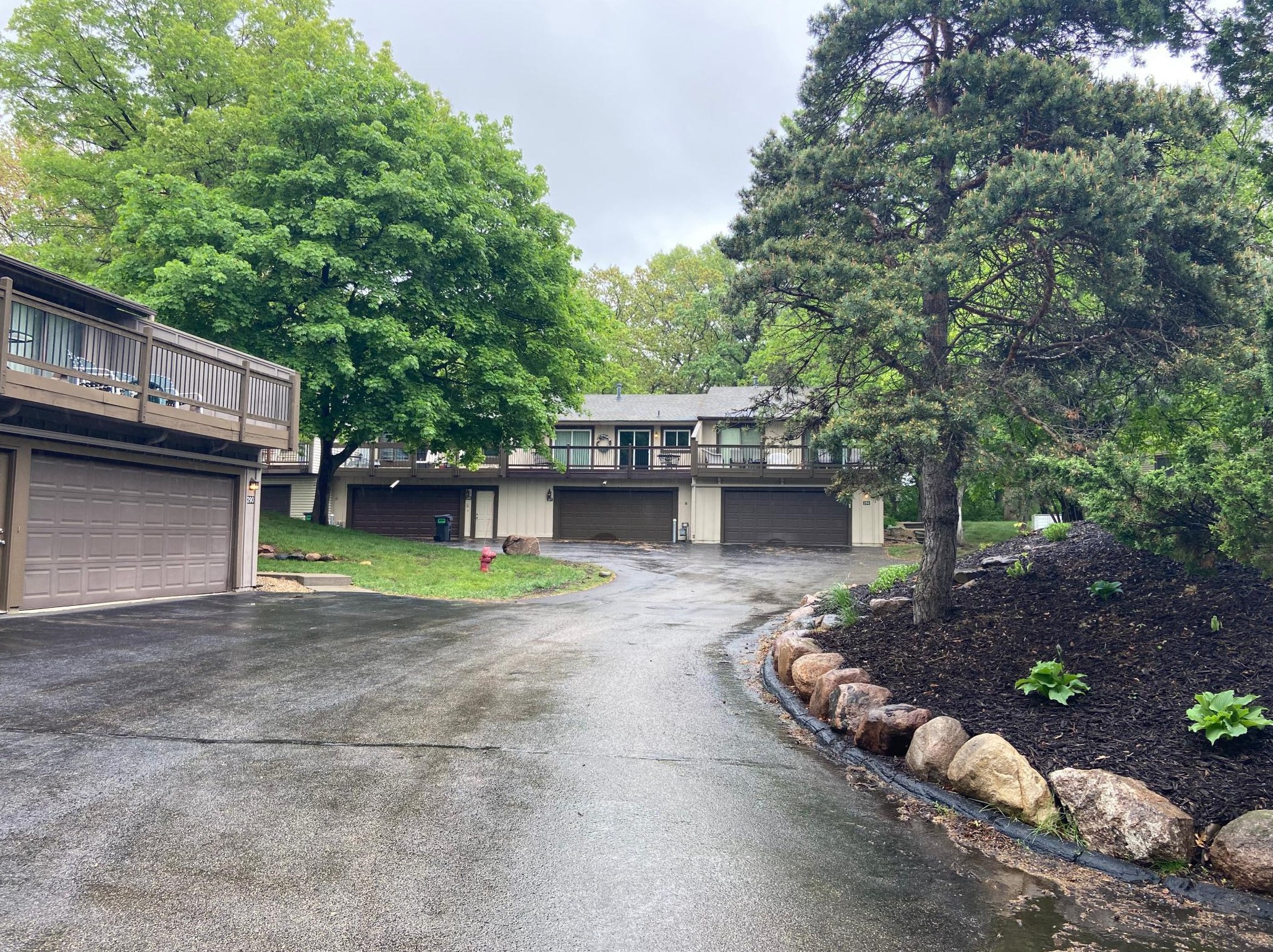 287 River Woods Ln, Burnsville, MN