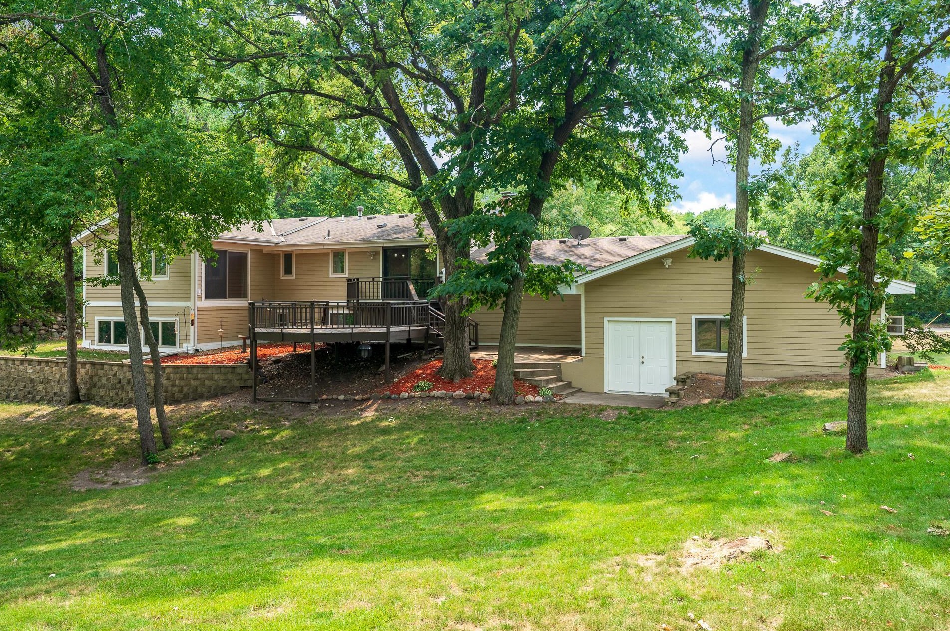 11405 172nd St, Lakeville, MN 55044-9325