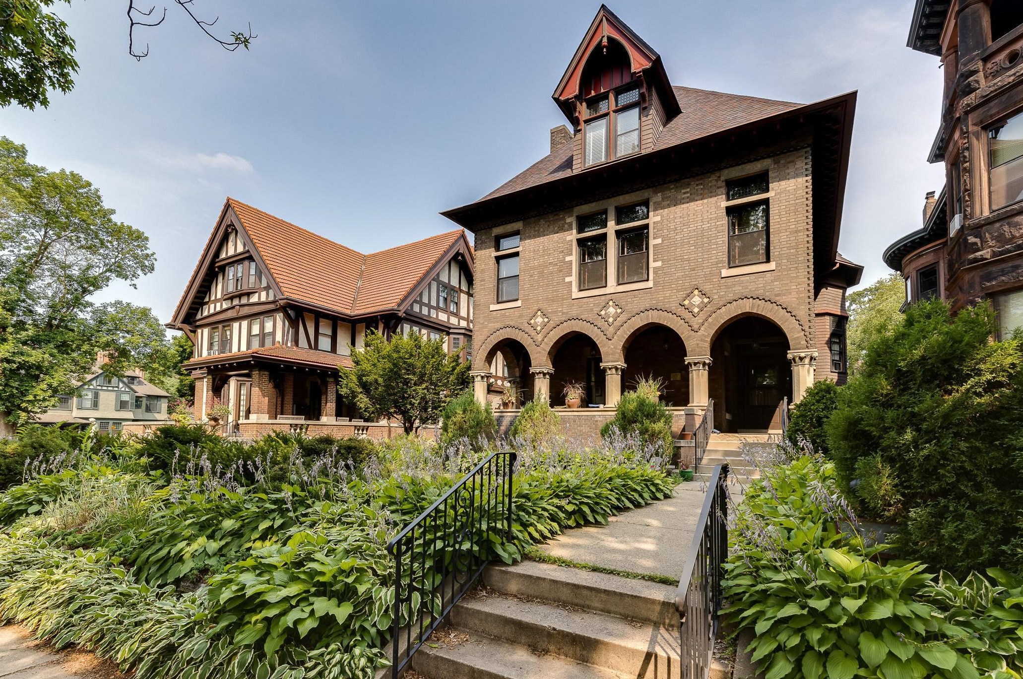 339 Summit Ave, Saint Paul MN  55102-2176 exterior