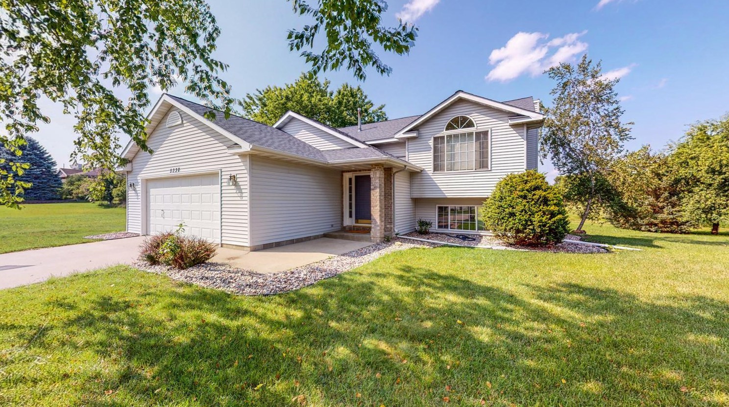 5330 Highgrove Ln, Rochester, MN 55901-2082