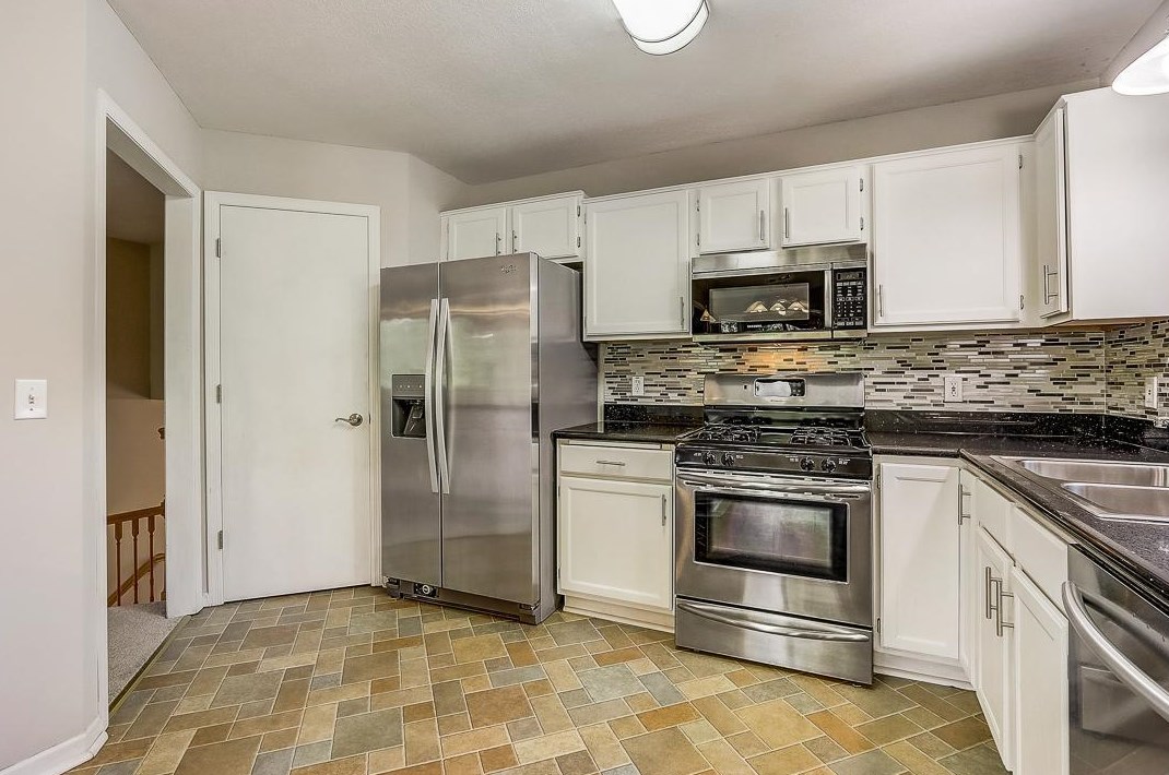 2164 Mcafee Cir, Saint Paul MN  55109-2511 exterior